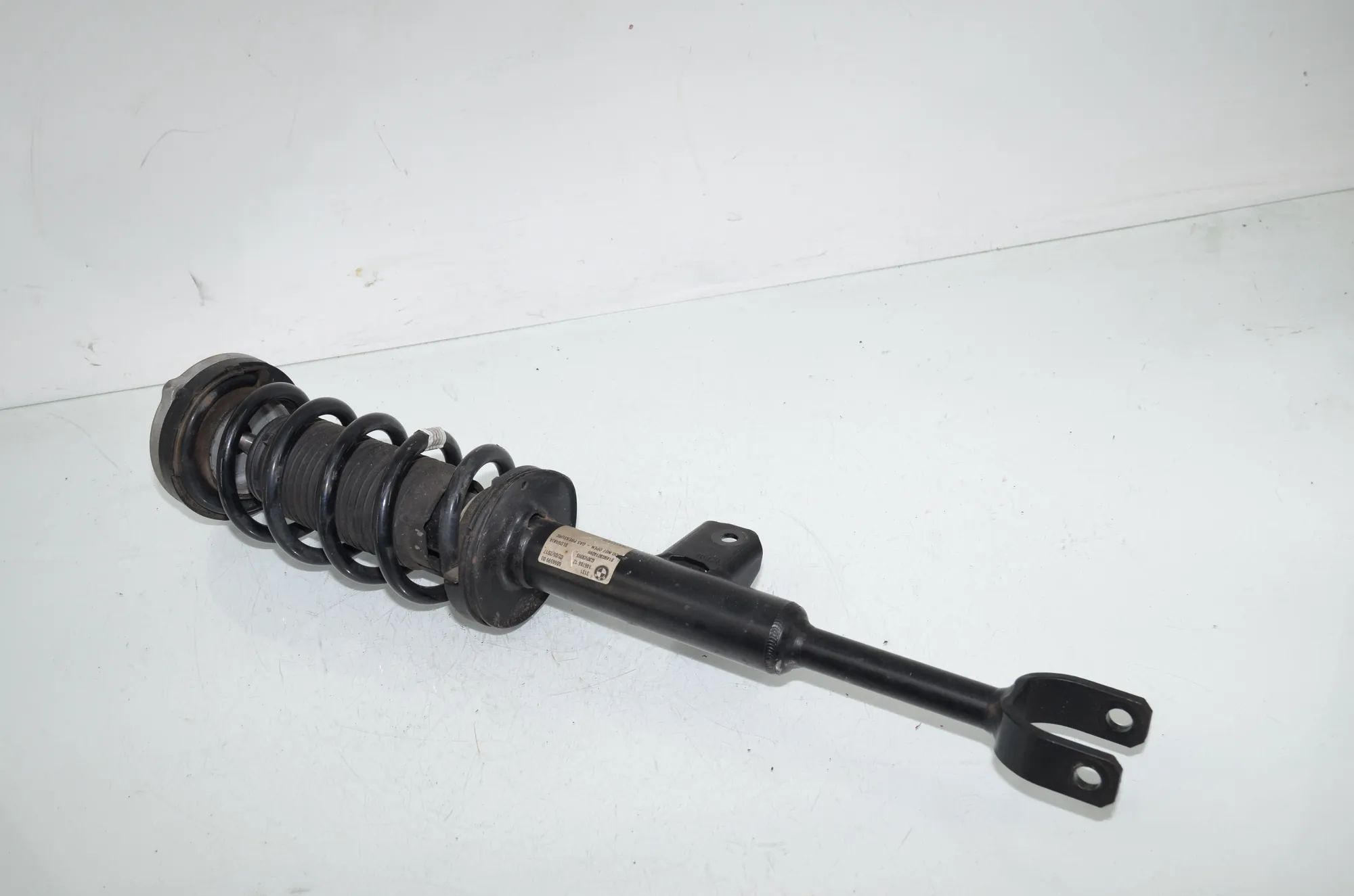 Front Left Shock Absorber – OEM 6866599 · BMW 5 (G30) (2016 - -) 540 i 2017 – 3