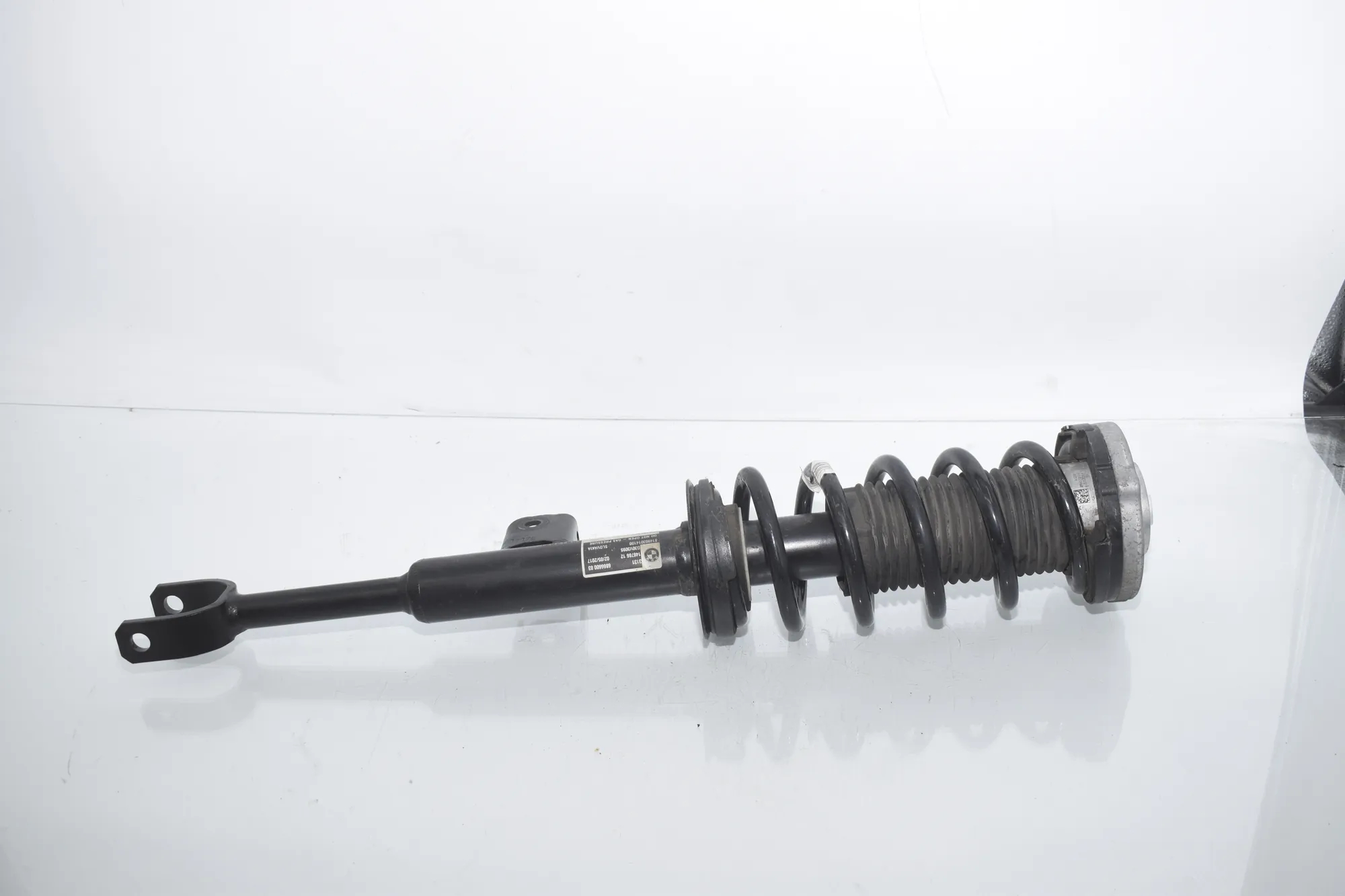 Front Right Shock Absorber – OEM 6866600 · BMW 5 (G30) (2016 - -) 540 i 2017 – 3