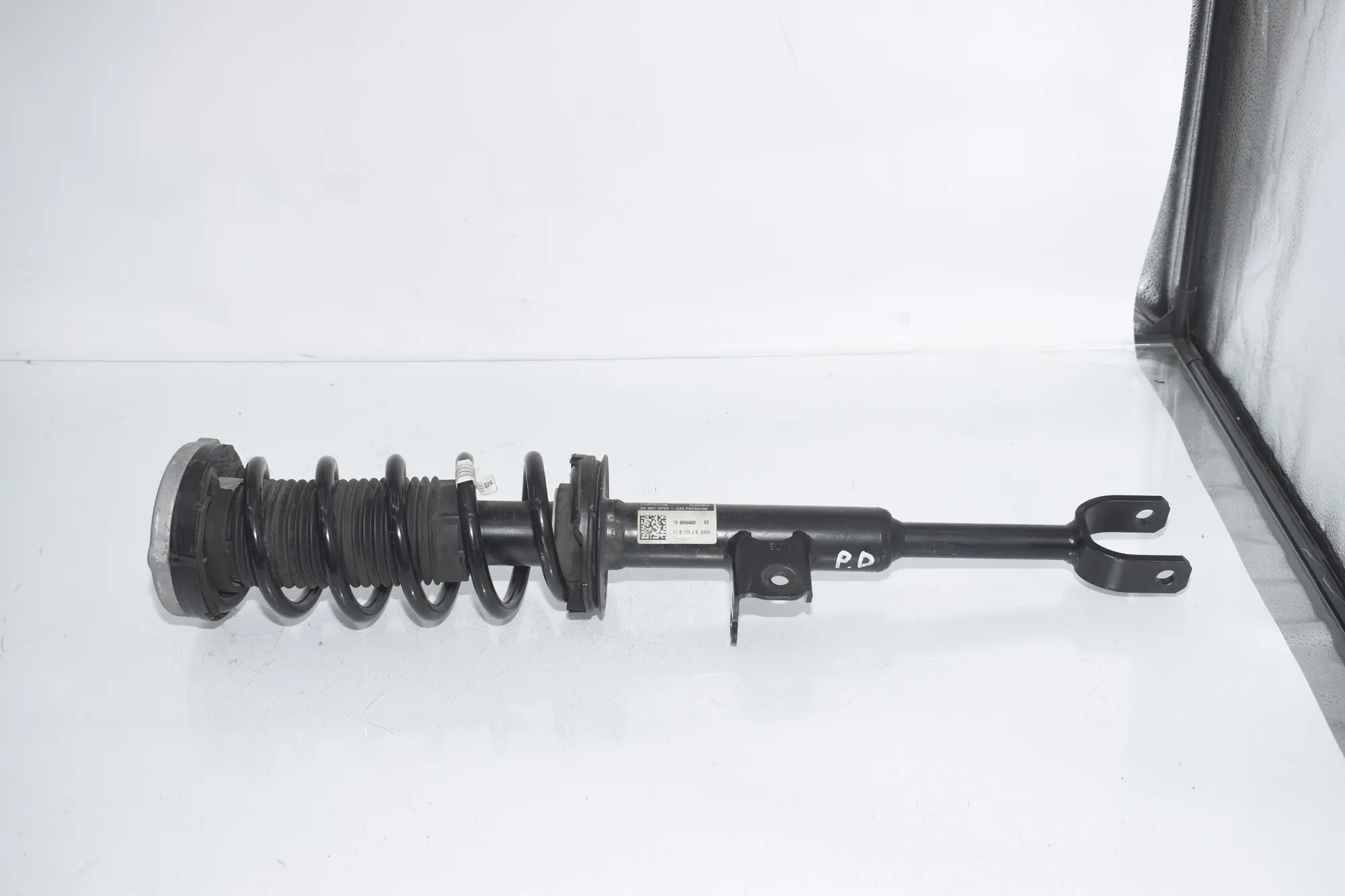 Front Right Shock Absorber – OEM 6866600 · BMW 5 (G30) (2016 - -) 540 i 2017