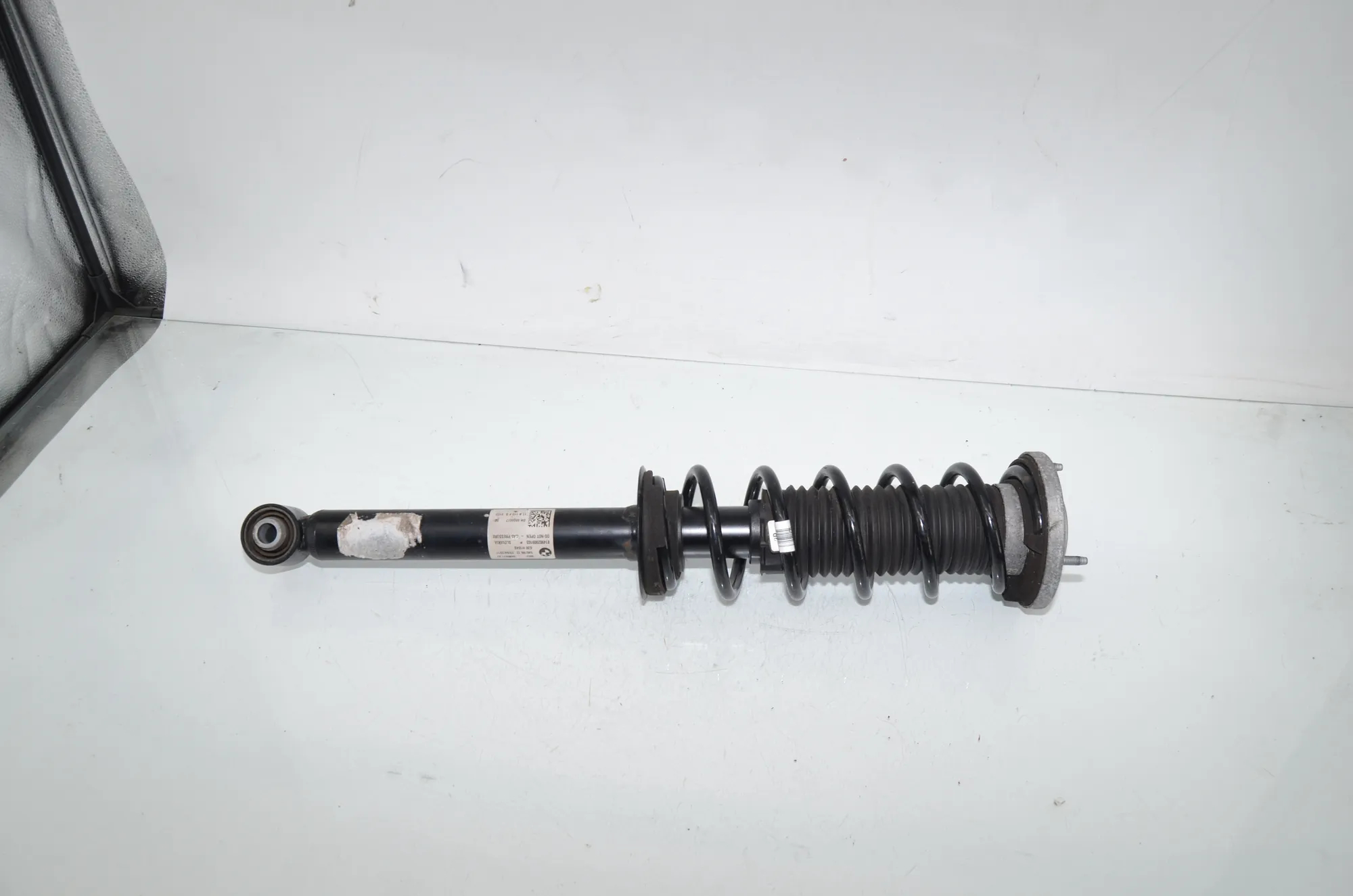 Rear Left Shock Absorber – OEM 6866617 · BMW 5 (G30) (2016 - -) 540 i 2017 – 3