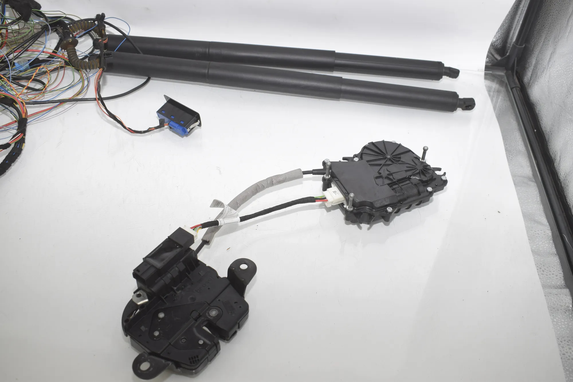Electric Tailgate Opening Kit – OEM 9491419 · BMW 2 Gran Tourer (F46) 216 i 2018 – 7