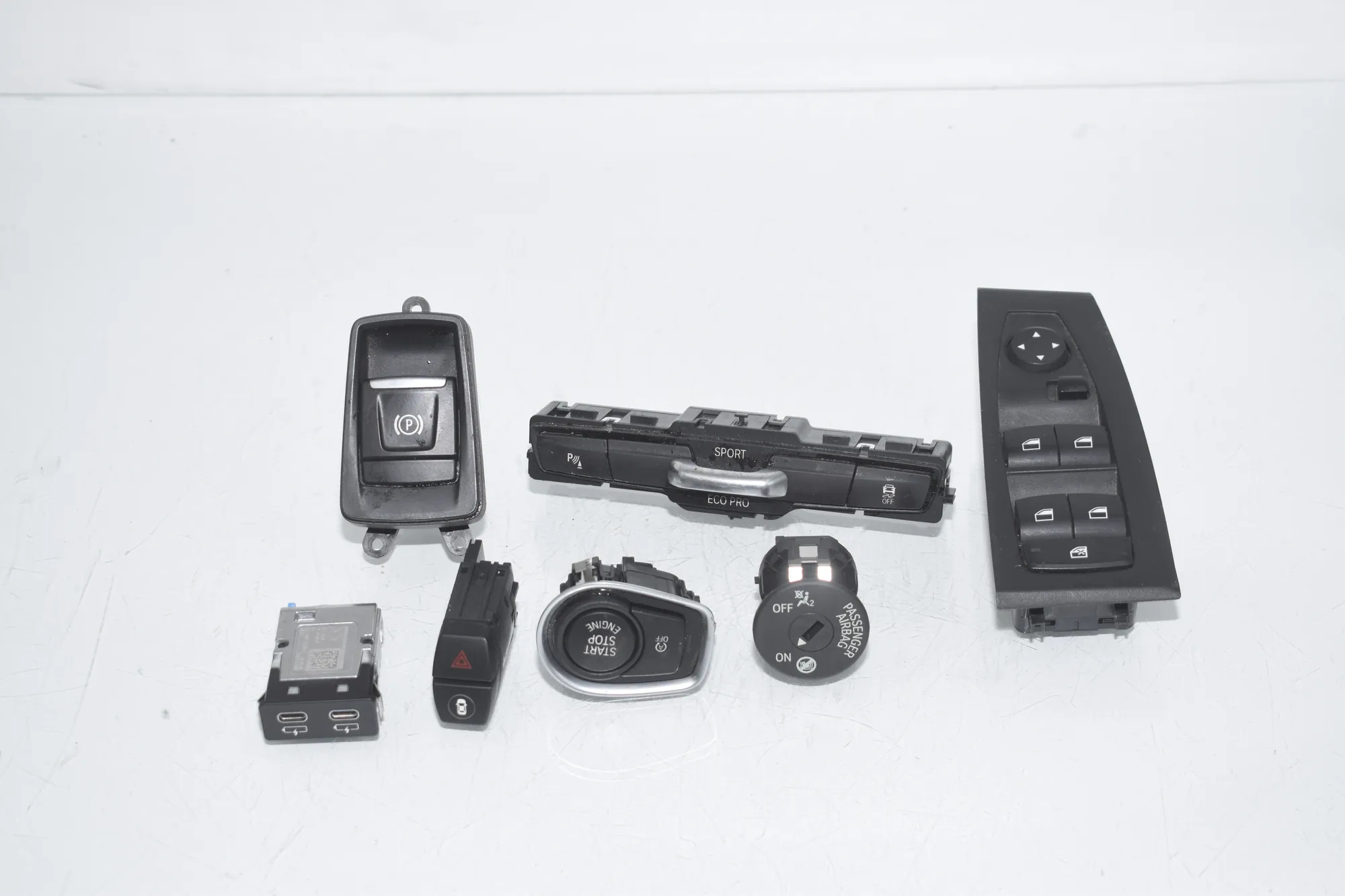Switches – OEM 8711938 · BMW 2 Gran Tourer (F46) 216 i 2018