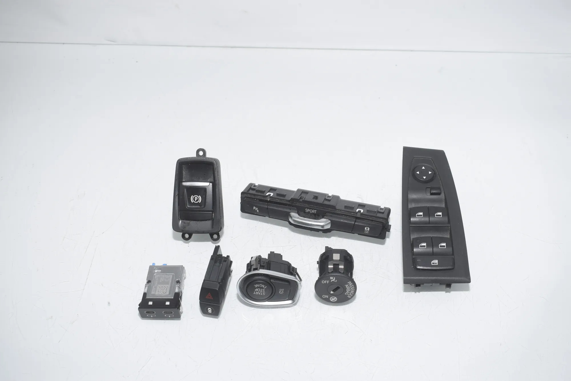 Switches – OEM 8711938 · BMW 2 Gran Tourer (F46) 216 i 2018 – 3