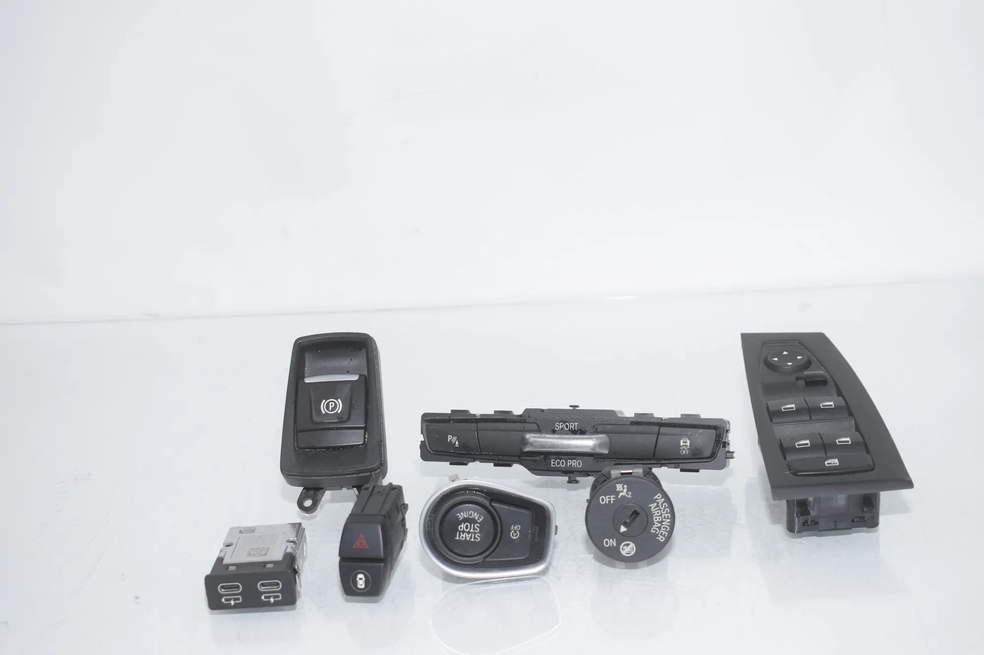 Switches – OEM 8711938 · BMW 2 Gran Tourer (F46) 216 i 2018 – 2