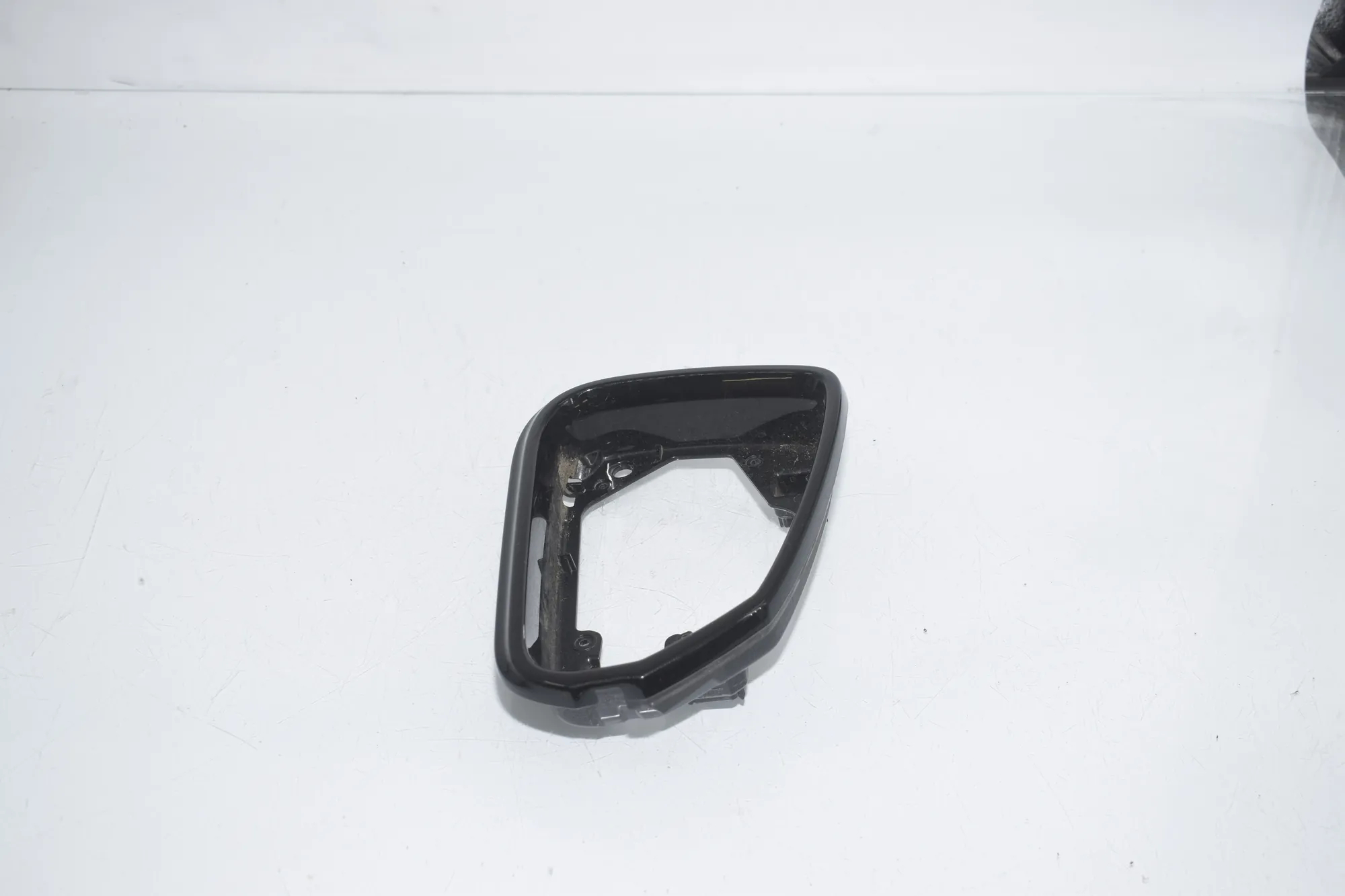 Front Right Mirror Trim – OEM 212931416 · BMW X1 (U11) BMW X1 (U11) BMW X1 (U11) sDrive 18 i 2024 – 2