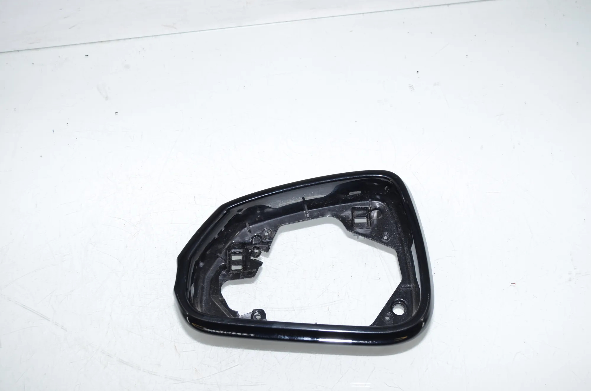 Front Left Mirror Trim – OEM 212931415 · BMW iX1 (U11 BEV) BMW iX1 (U11 BEV) iX1 eDrive 20 2024 – 2