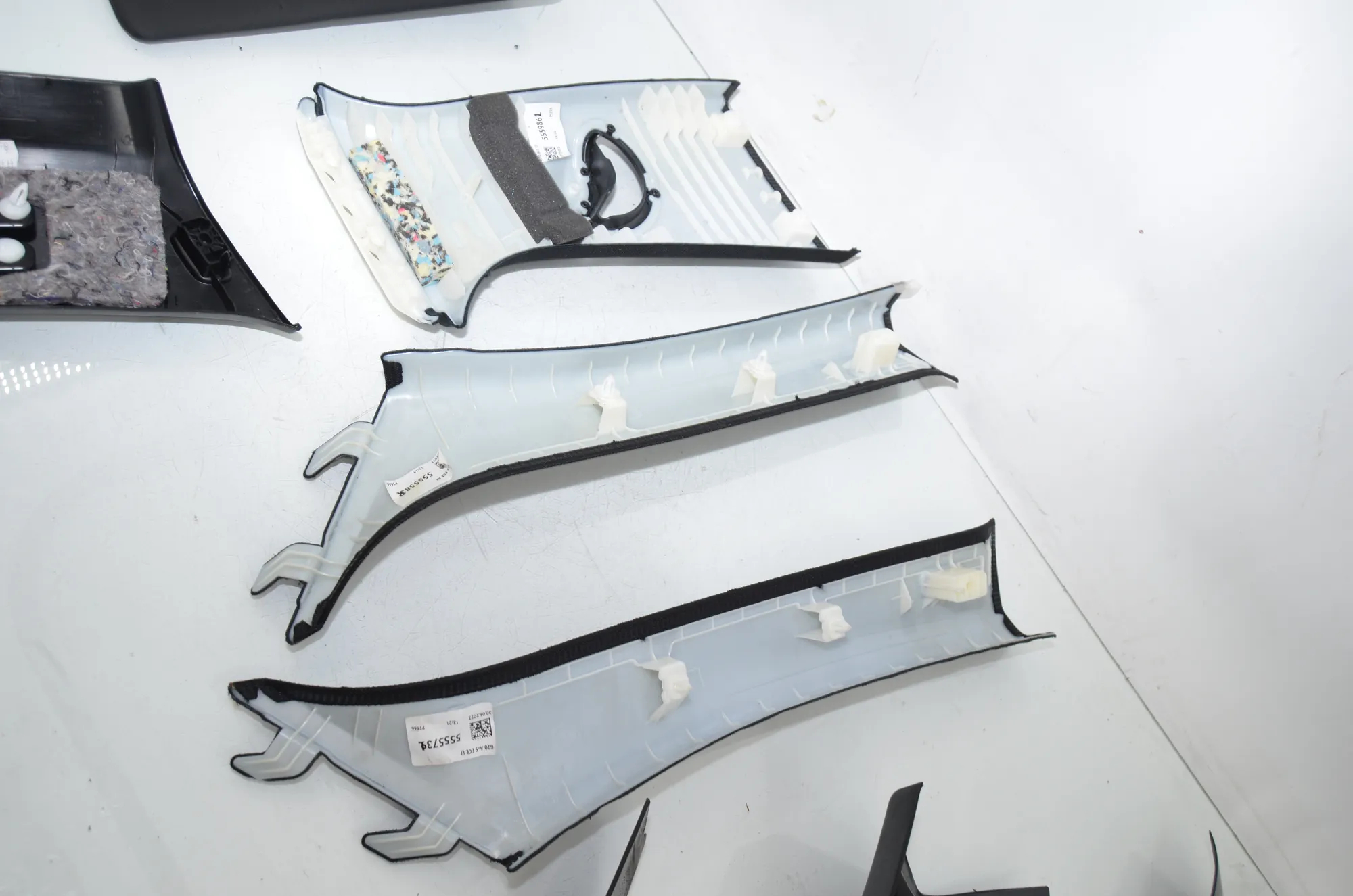 Interior Side Pillars Trim Kit – OEM 7433241 · BMW 3 Touring (G21) (2019 - -) 320 i 2023 – 7