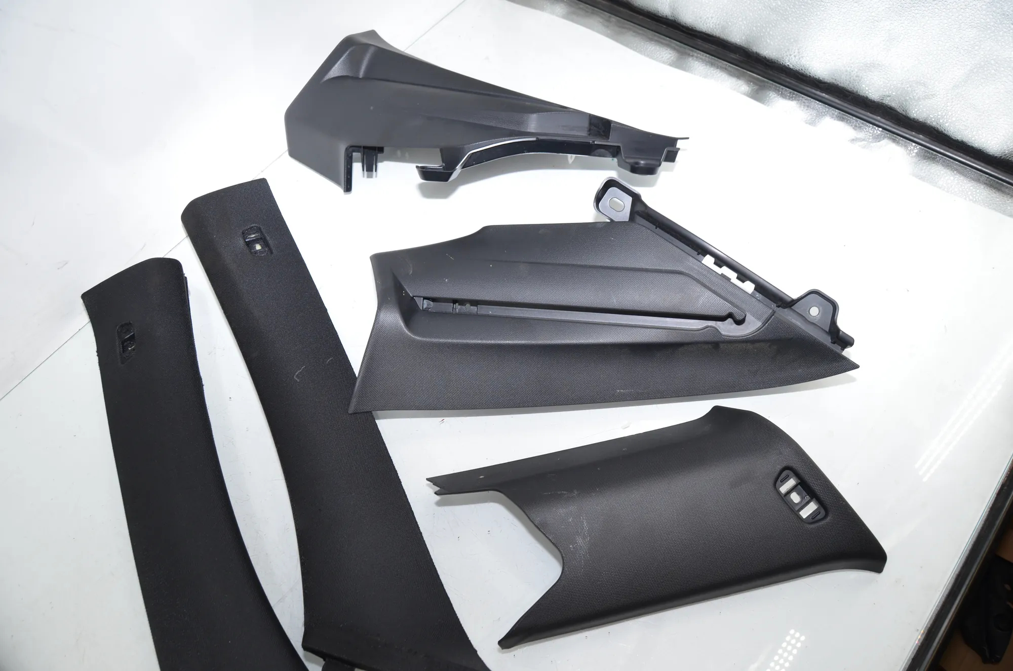 Interior Side Pillars Trim Kit – OEM 7433241 · BMW 3 Touring (G21) (2019 - -) 320 i 2023 – 4