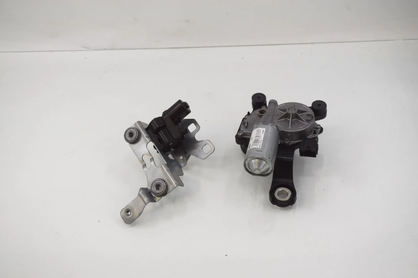 Tailgate Window Wiper Motor – OEM 7468049 · BMW 3 Touring (G21) (2019 - -) 320 i 2023 – 2