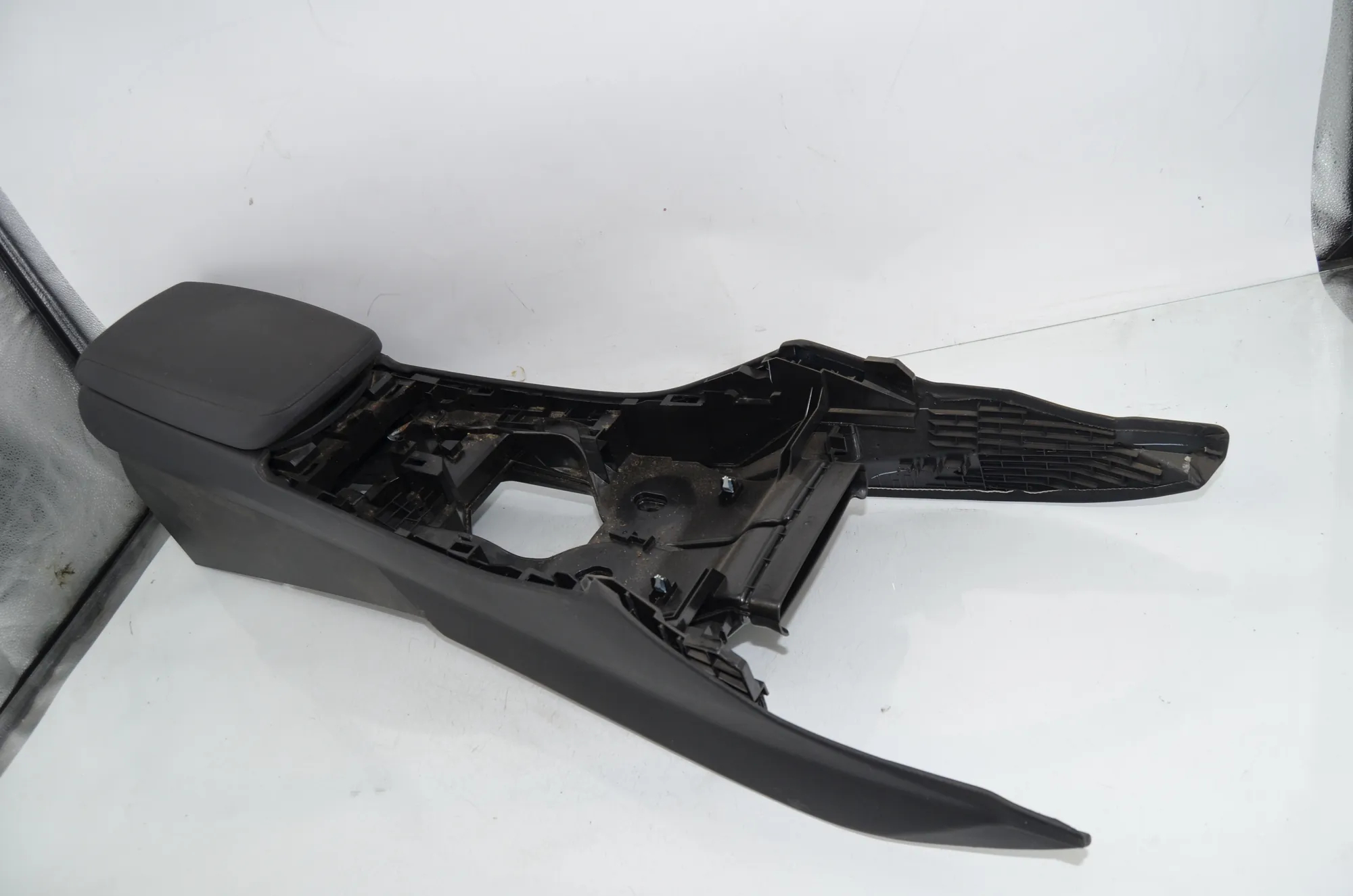 Center Console – OEM 9204251 · BMW X3 (F25) xDrive 20 d 2012 – 2