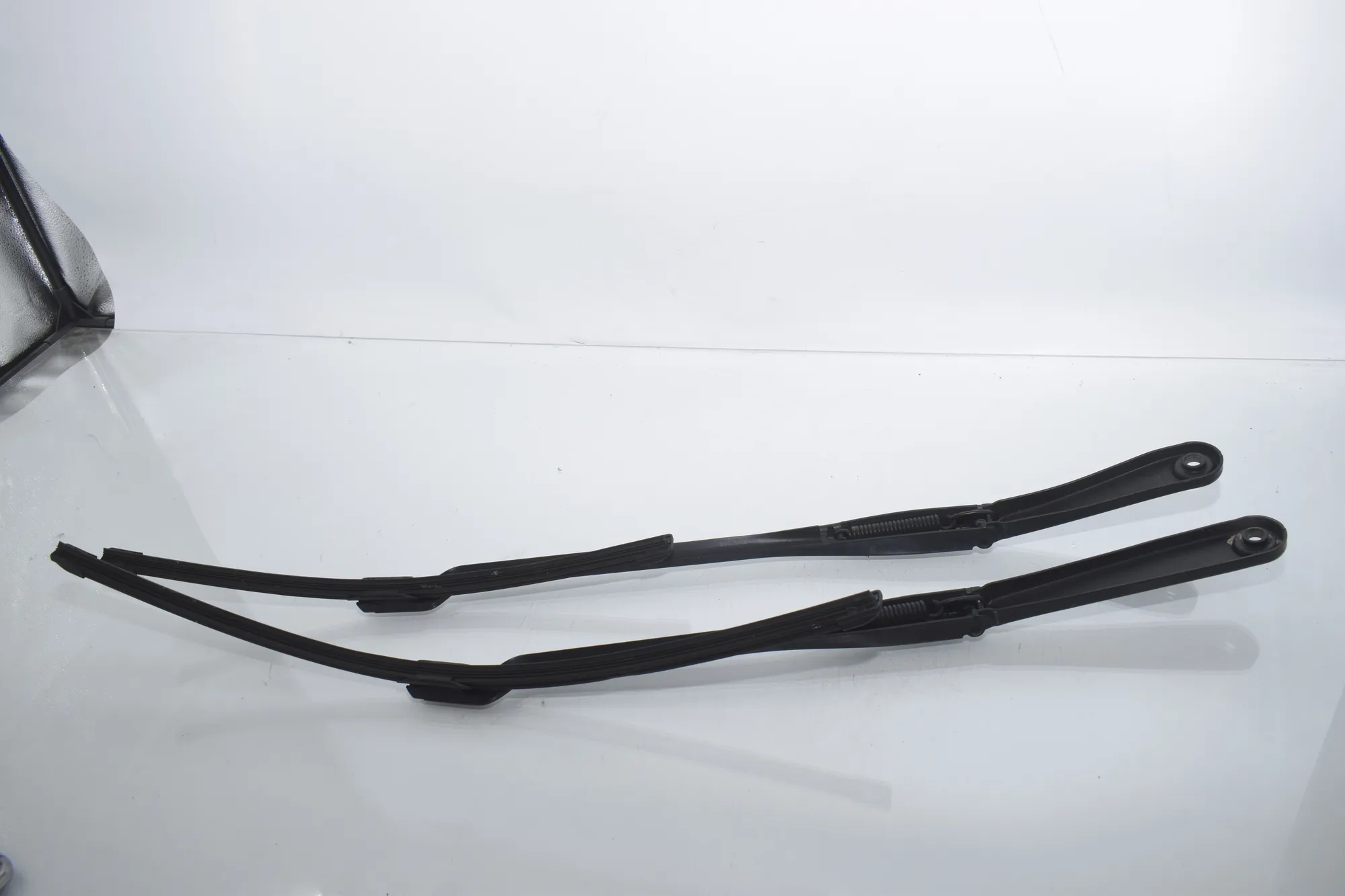 Front Wiper Arms – OEM 9463860 · BMW 5 (G30) (2016 - -) 540 i 2017 – 4
