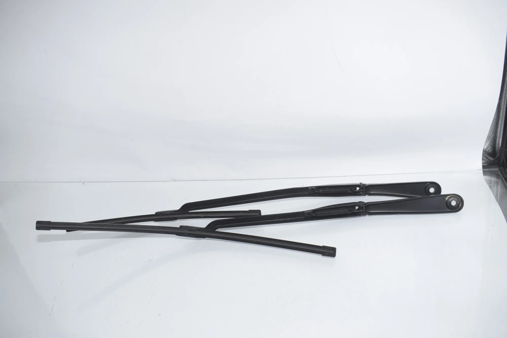Front Wiper Arms – OEM 9463860 · BMW 5 (G30) (2016 - -) 540 i 2017 – 3