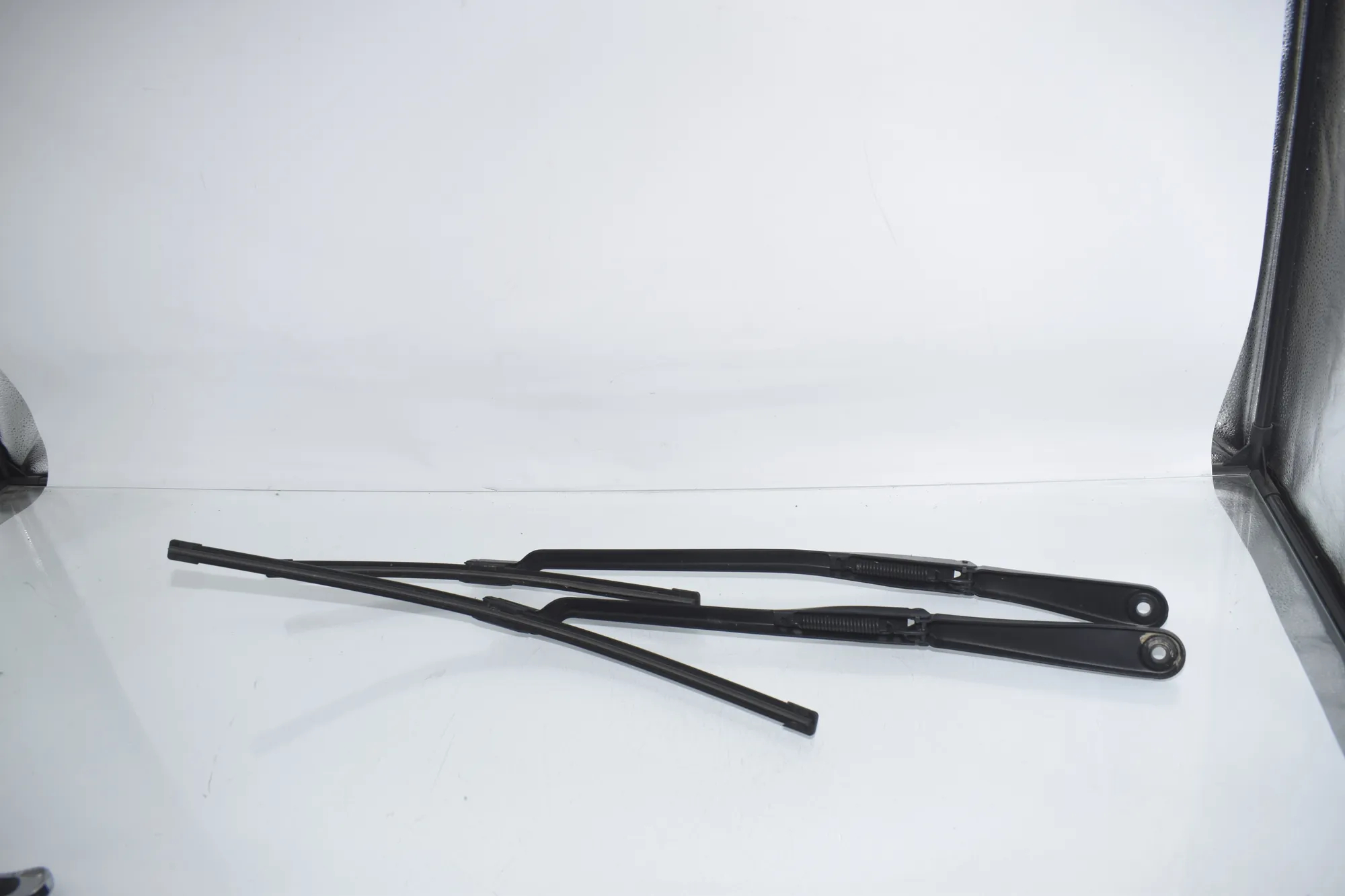 Front Wiper Arms – OEM 9463860 · BMW 5 (G30) (2016 - -) 540 i 2017 – 2