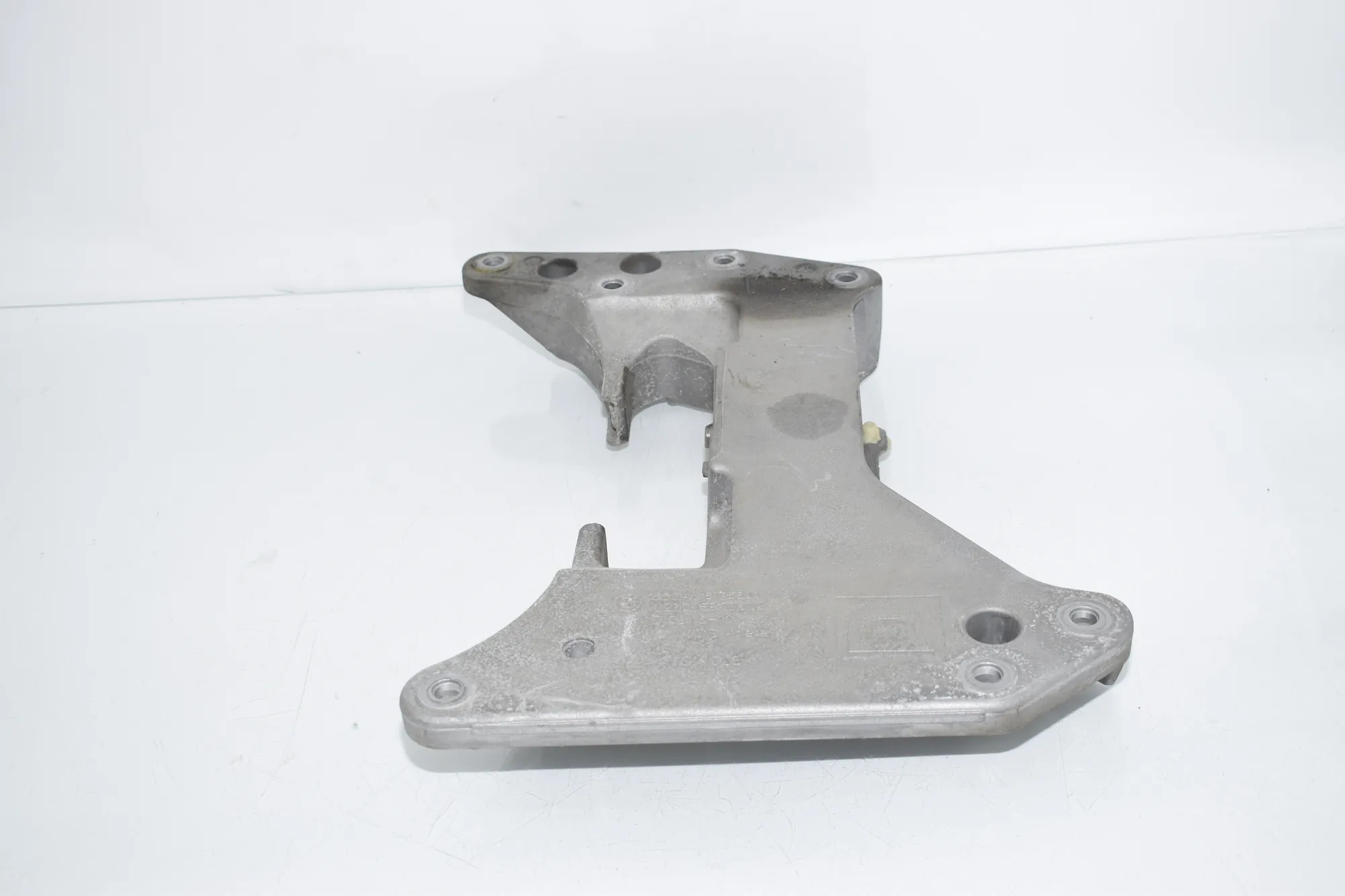 Gearbox Mount Bracket – OEM 6870602 · BMW 5 (G30) (2016 - -) 540 i 2017 – 2