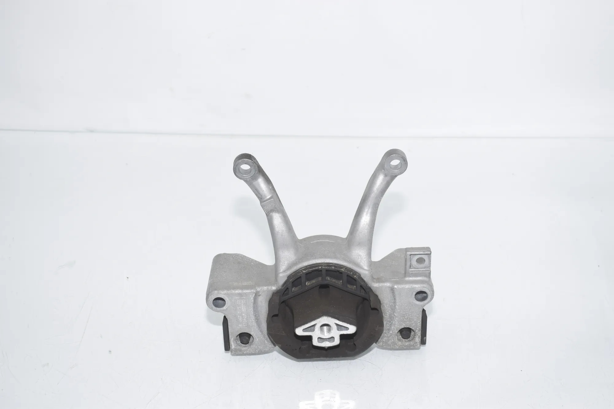 Gearbox Mount – OEM 6862575 · BMW 5 (G30) (2016 - -) 540 i 2017 – 2