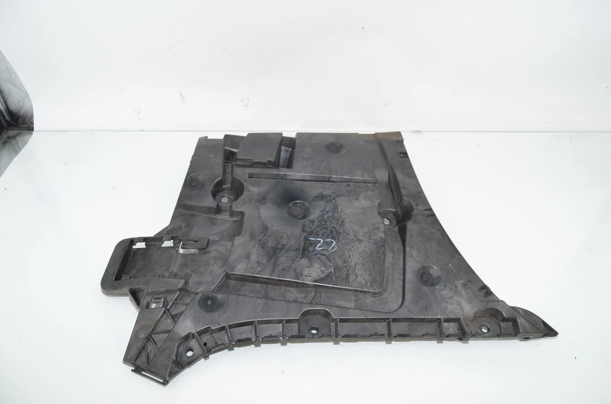 Rear Left Bumper Bracket – OEM 7387299 · BMW 5 (G30) (2016 - -) 540 i 2017 – 2