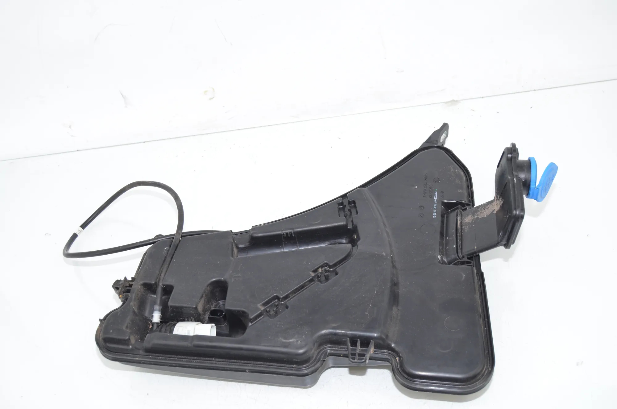 Window Washer Tank – OEM 7377035 · BMW 5 (G30) (2016 - -) 540 i 2017