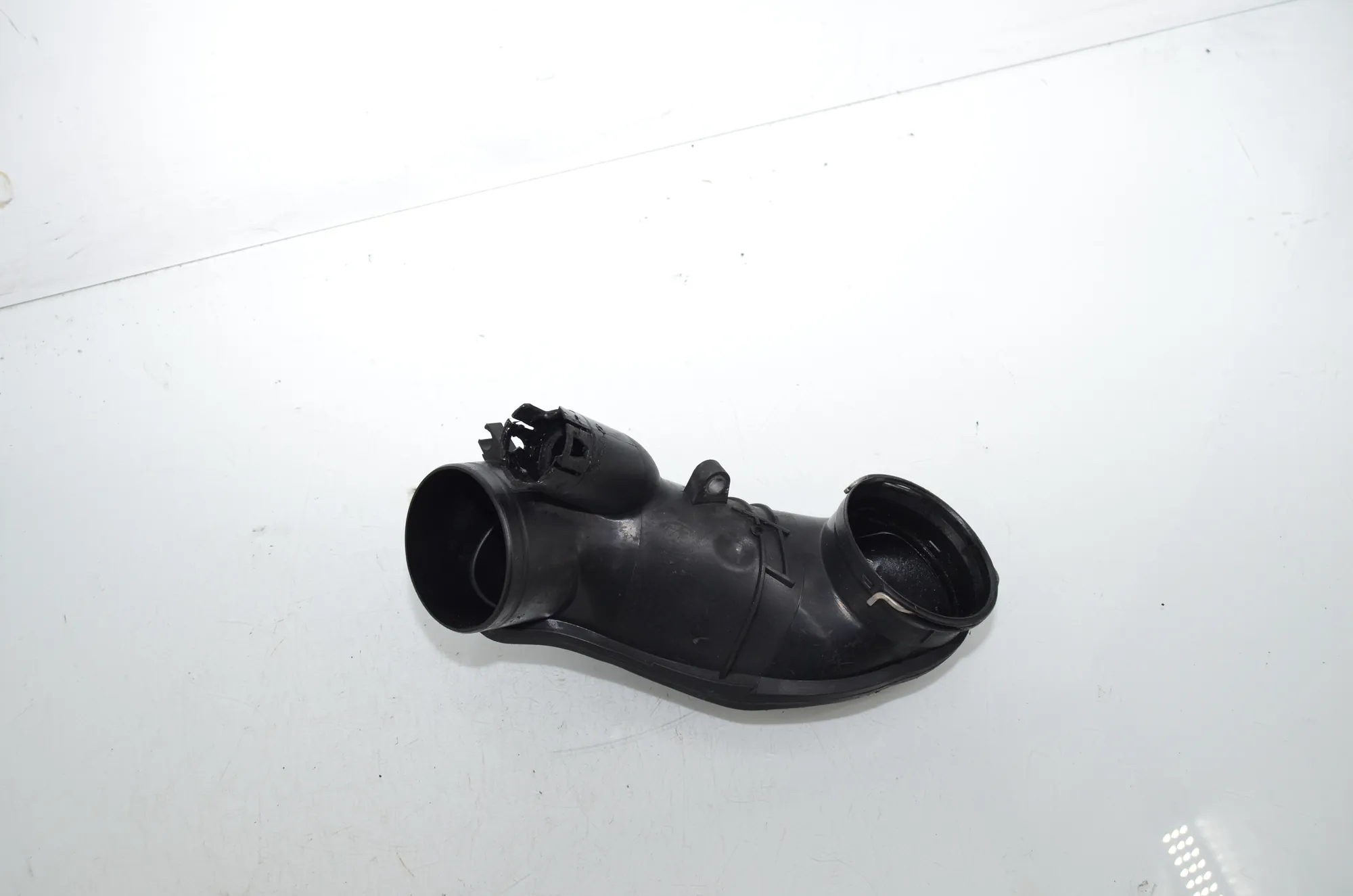 Air Intake Tube – OEM 7807493 · BMW 5 (F10) 525 d 2010 – 3