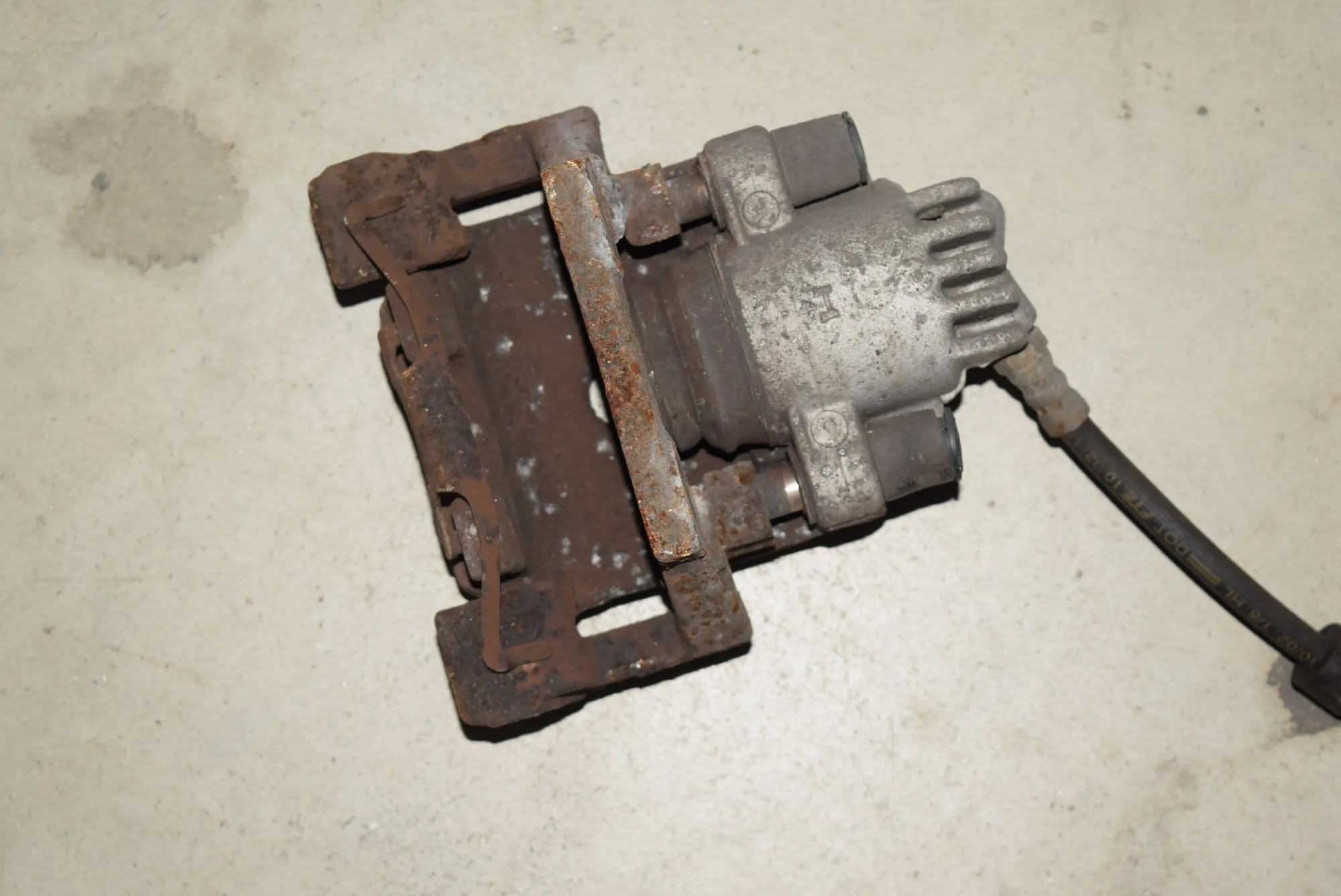 Rear Left Brake Caliper · BMW 5 Touring (E39) 520 d 2002
