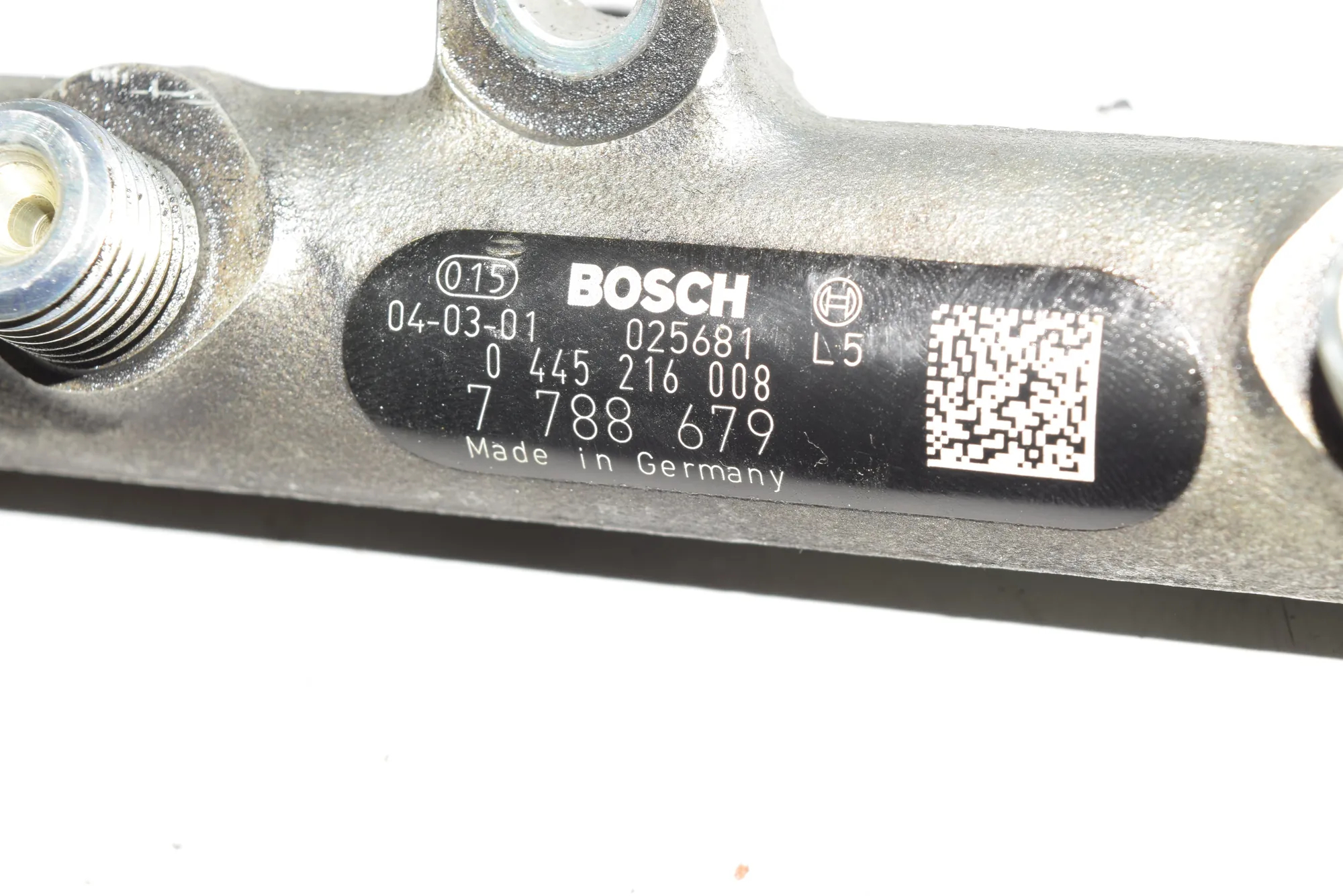 Fuel Rail – OEM 7788679 · BMW X5 (E53) BMW X5 (E53) 2004 – 3
