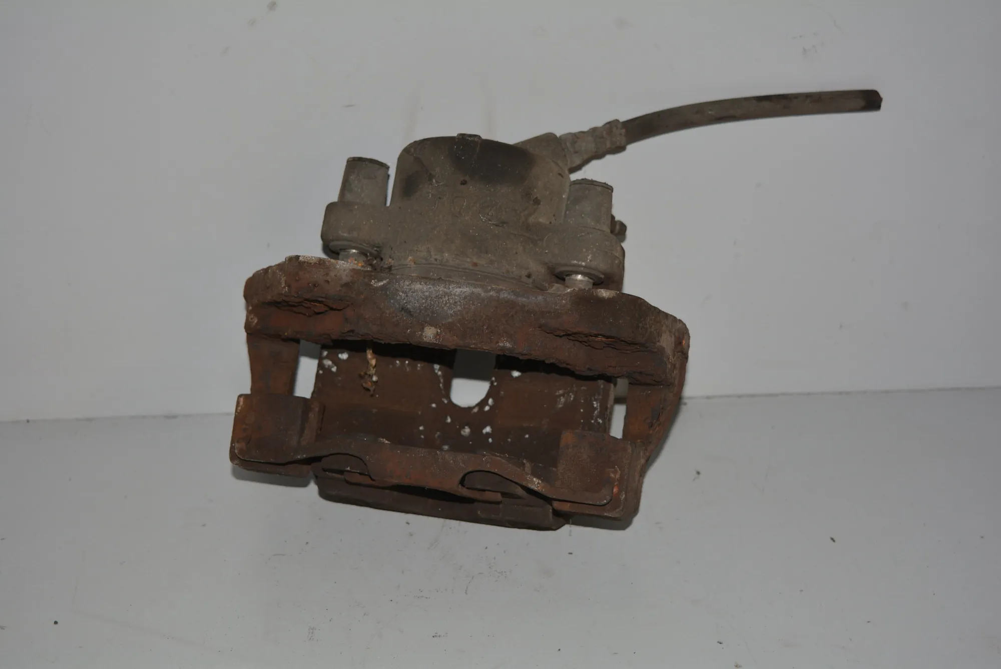 Front Left Brake Caliper · BMW 5 (E39) 520 i 2003 – 2