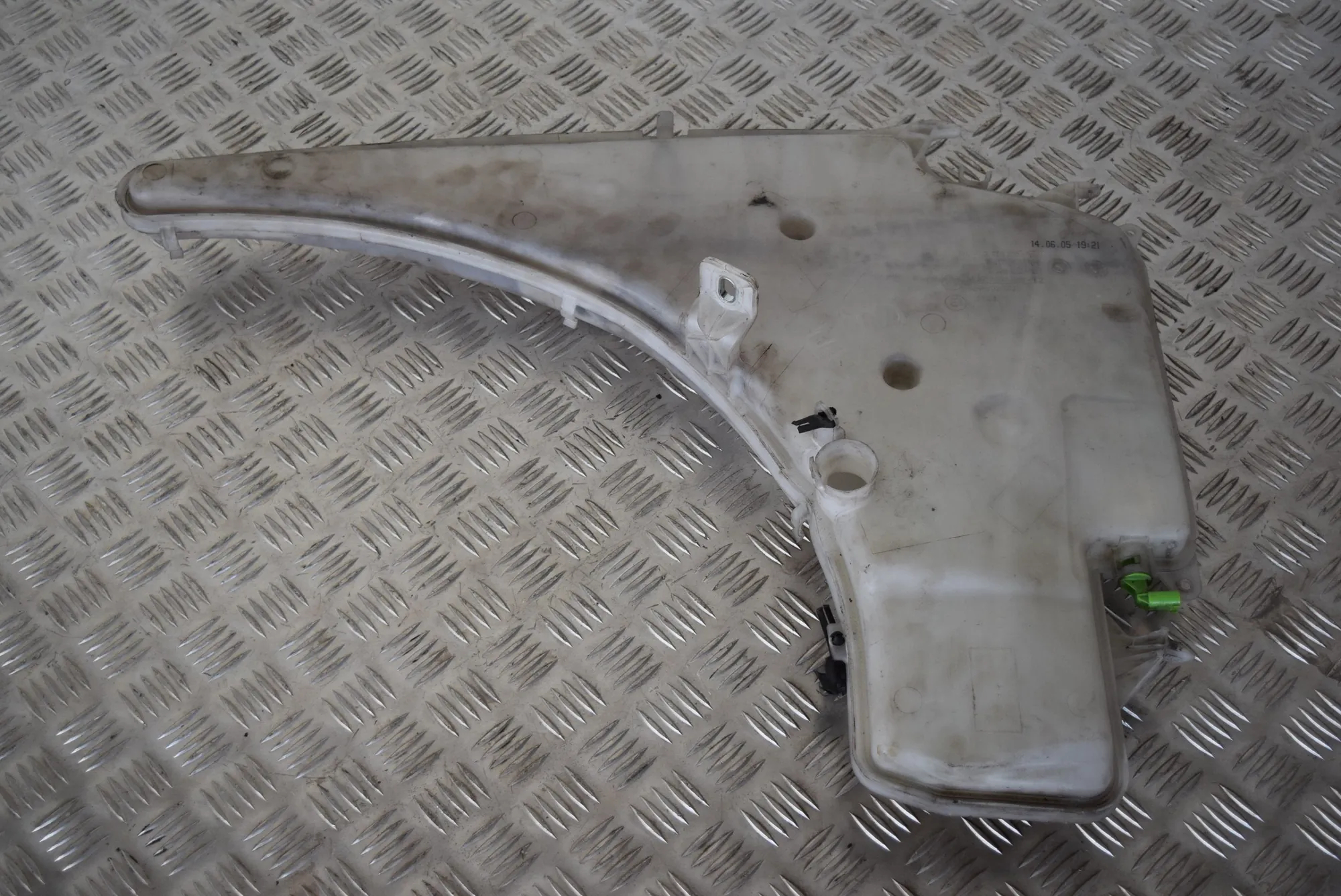 Window Washer Tank – OEM 61667238669 · BMW 3 (E90) 320 d 2005