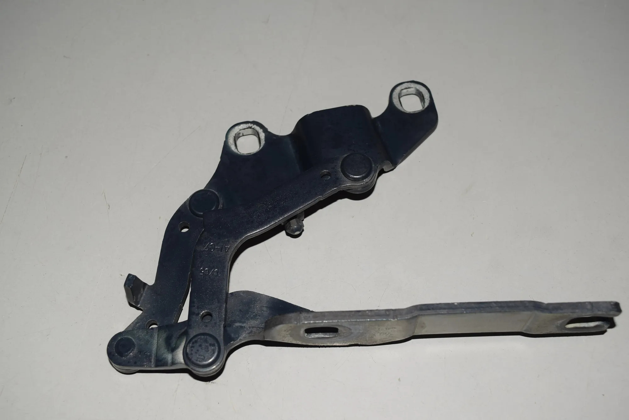 Front Right Bonnet Hinge – OEM 7115264 · BMW 3 (E90) 320 d 2005