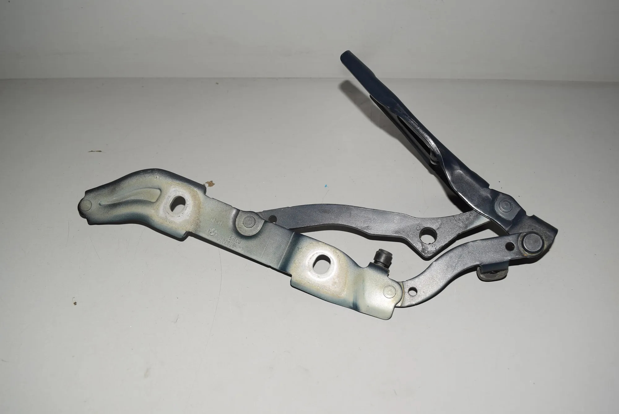 Front Right Bonnet Hinge – OEM 7060628 · BMW 3 (E90) 320 d 2005 – 3