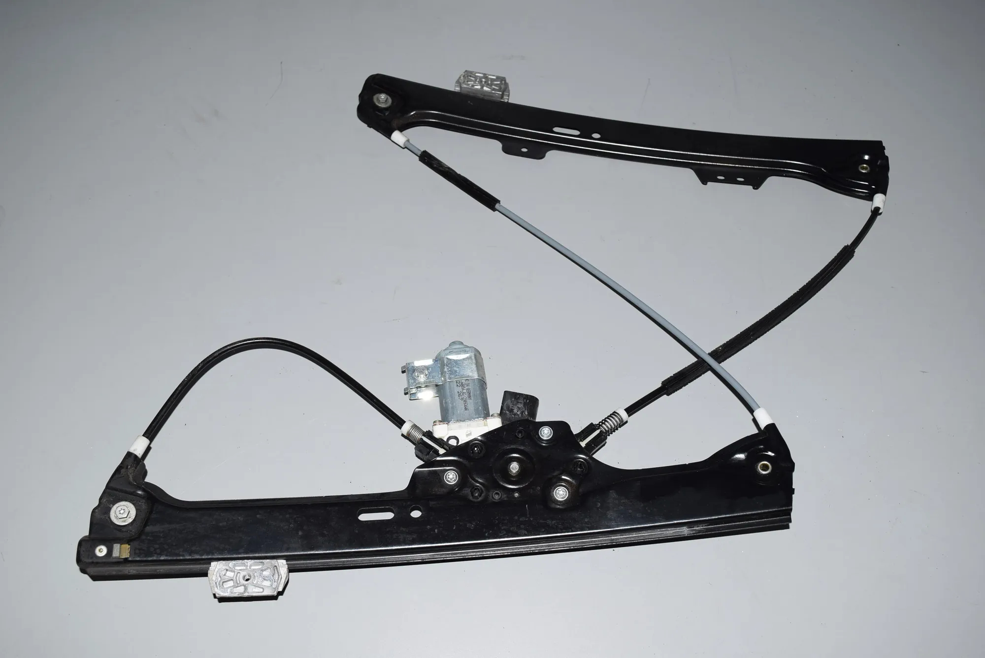 Front Left Door Window Regulator – OEM 51337184383 · BMW 5 (E60) 545 i 2003