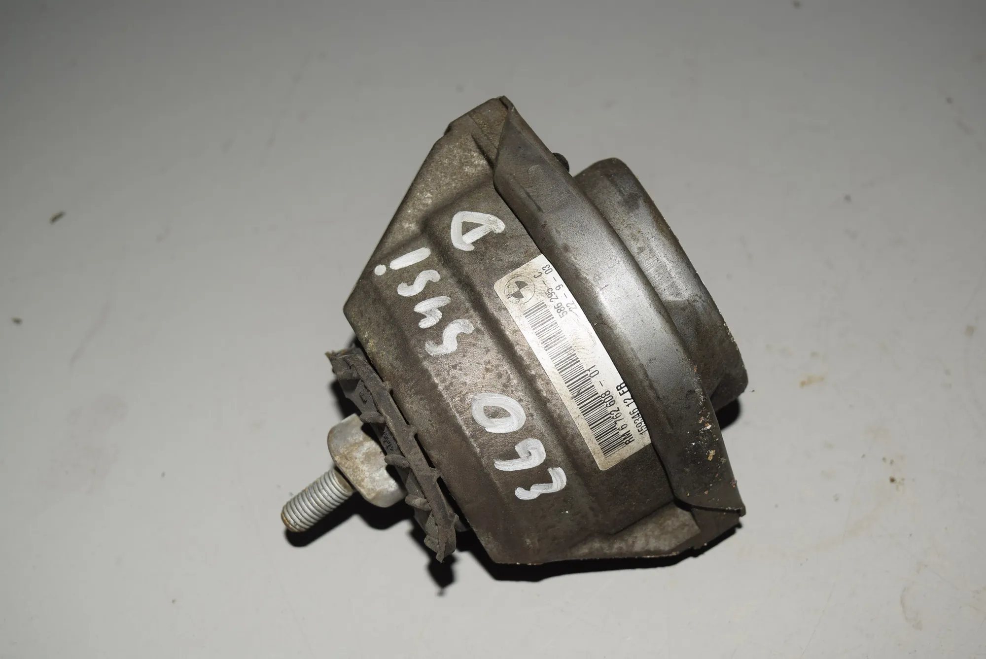 Right Side Engine Mount – OEM 6762608 · BMW 5 (E60) 545 i 2003