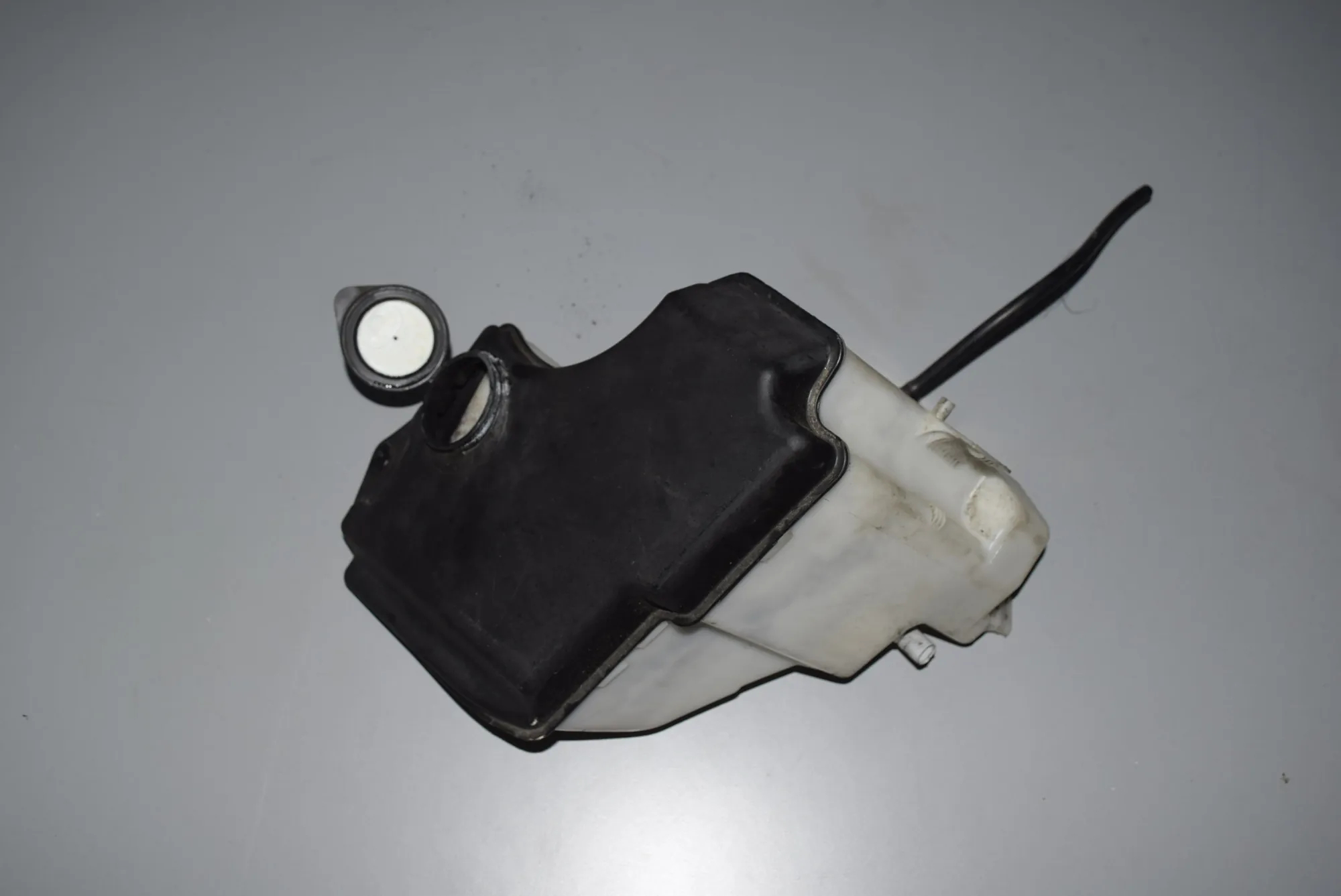 Window Washer Tank · BMW 3 Coupe (E46) 318 Ci 2004