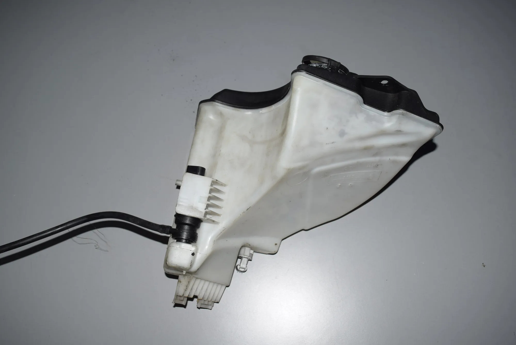 Window Washer Tank · BMW 3 Coupe (E46) 318 Ci 2004 – 2