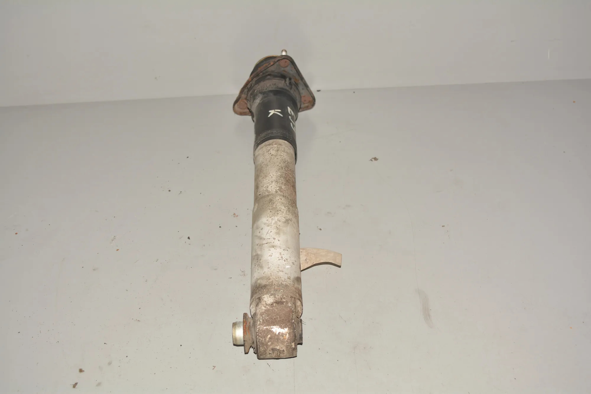 Rear Left Shock Absorber · BMW 5 (E39) 1997 – 3