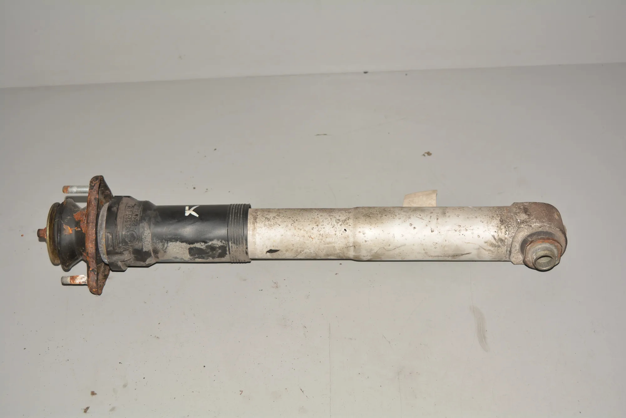 Rear Left Shock Absorber · BMW 5 (E39) 1997