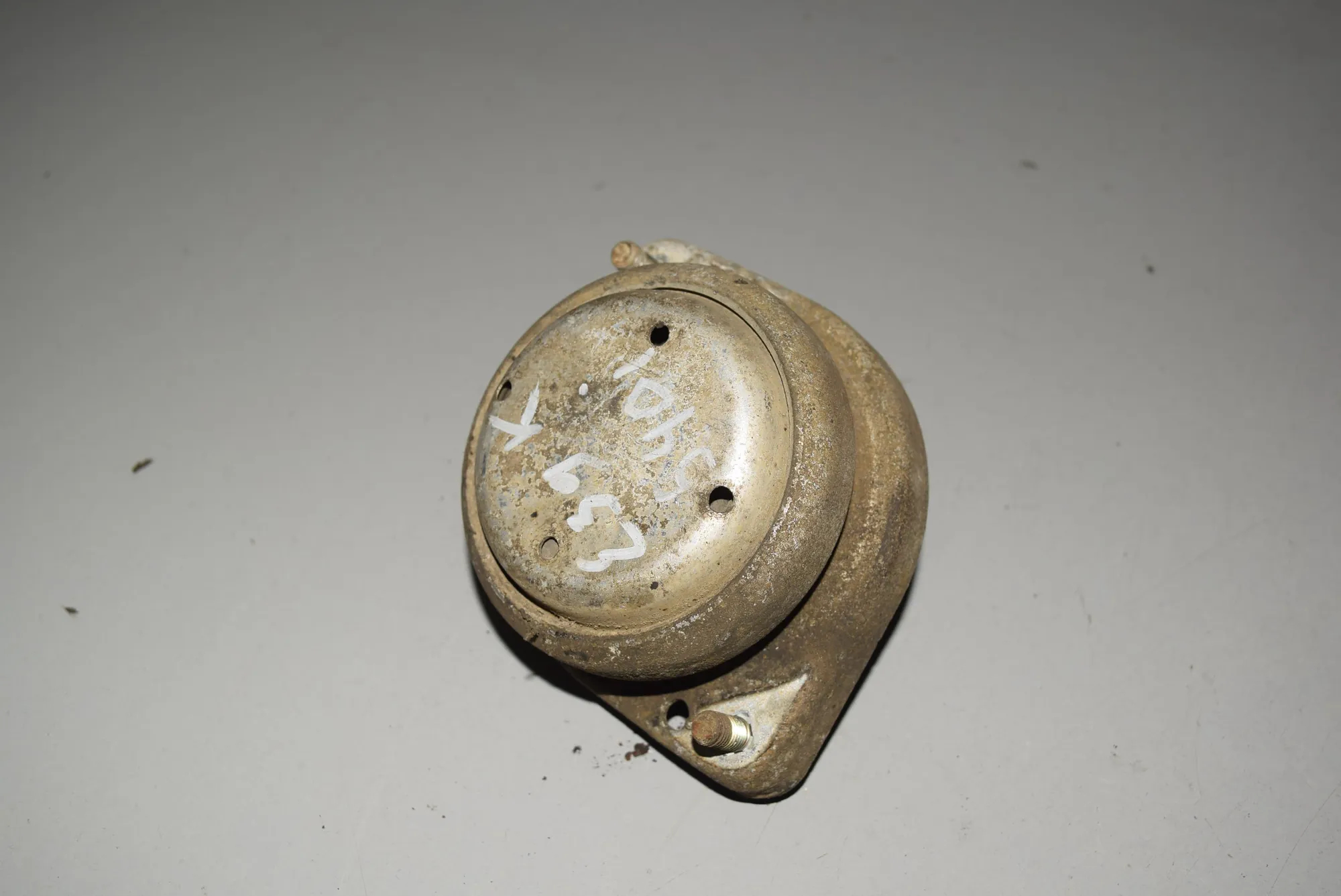 Left Side Engine Mount · BMW 5 (E39) 2000