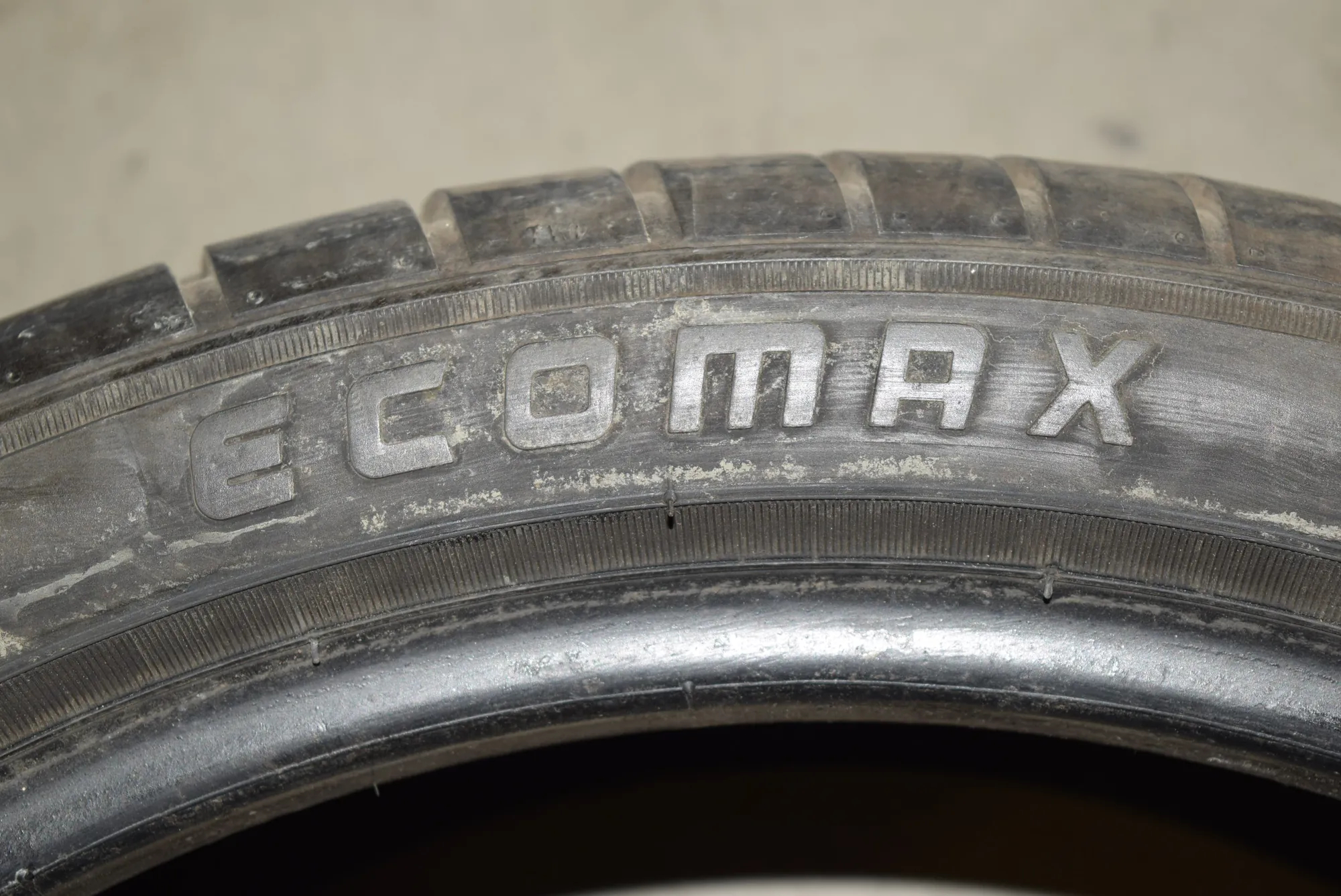 Tire · BMW 3 (E46) 330 i 2000 – 3