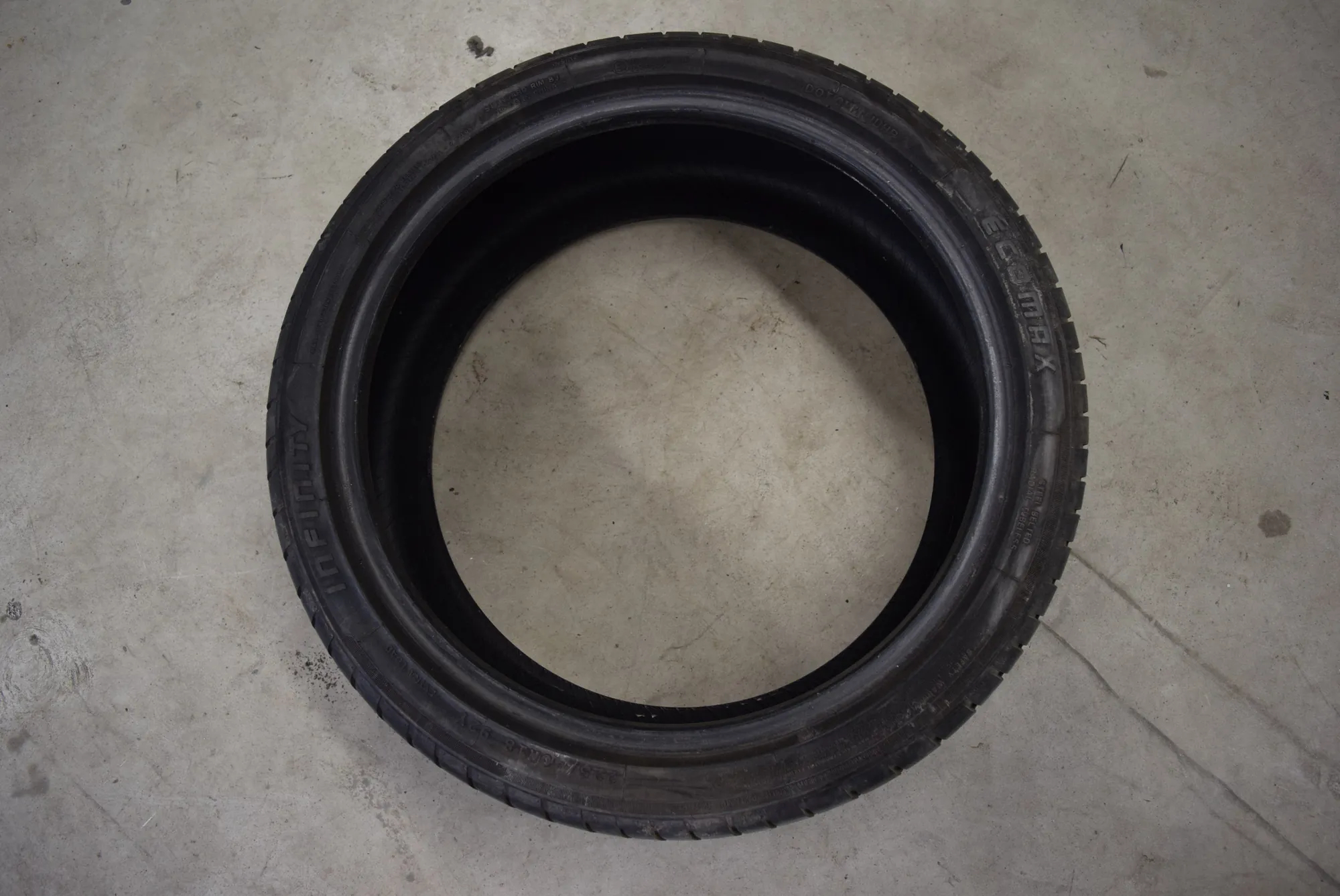 Tire · BMW 3 (E46) 330 i 2000