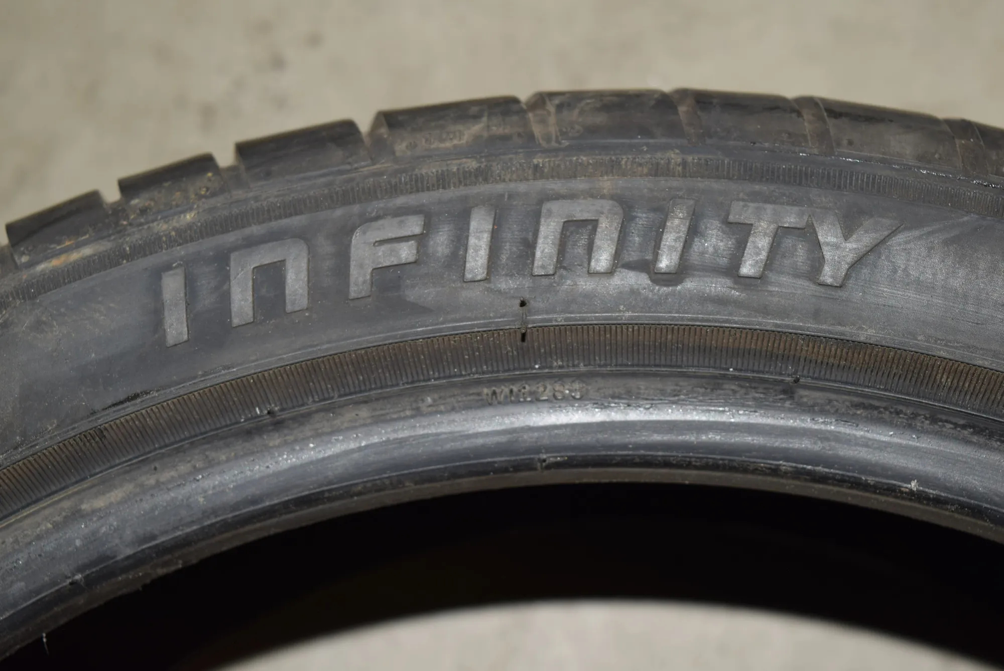 Tire · BMW 3 (E46) 330 i 2000 – 2