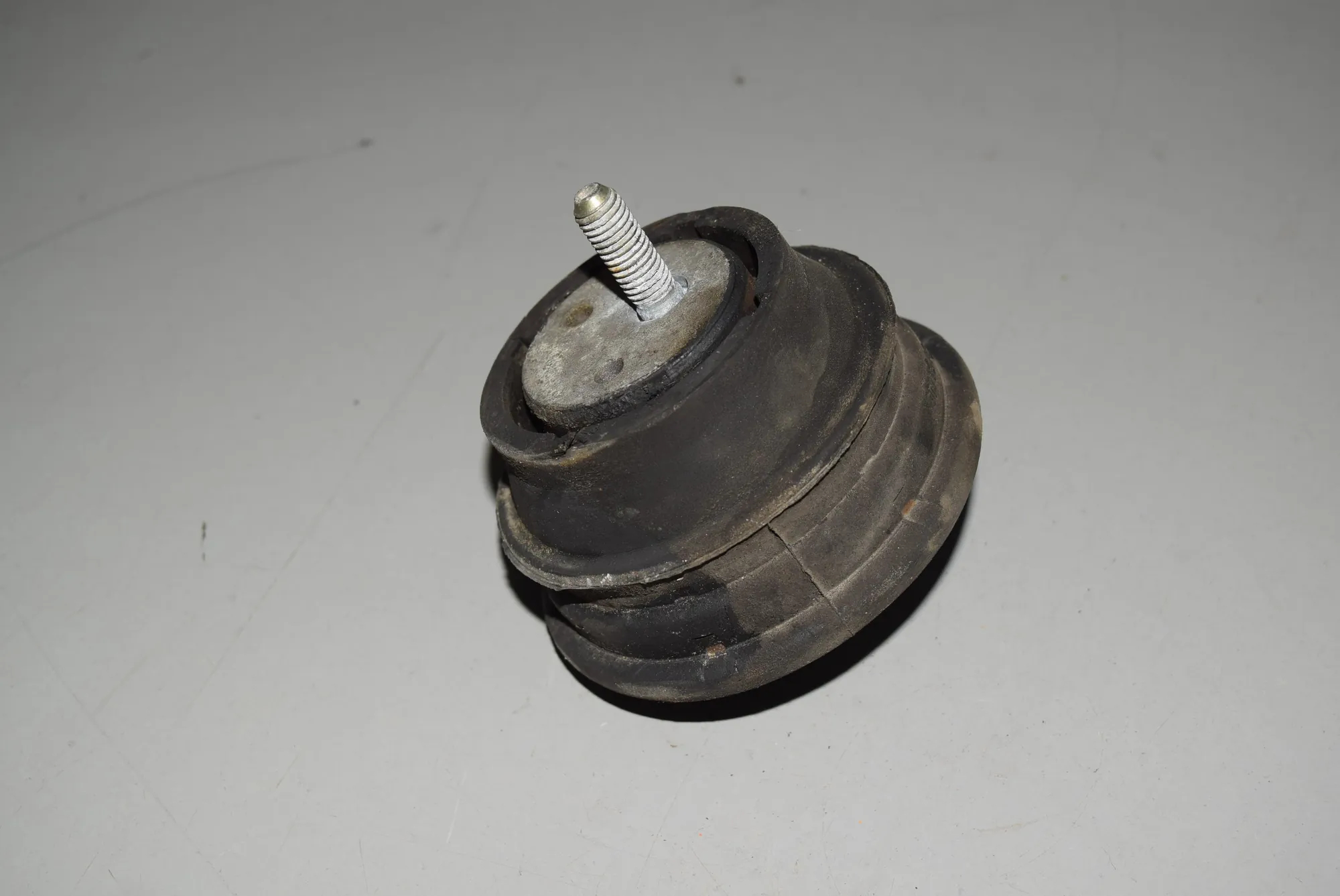 Left Side Engine Mount – OEM 6754608 · BMW 5 Touring (E39) 530 i 2000 – 2