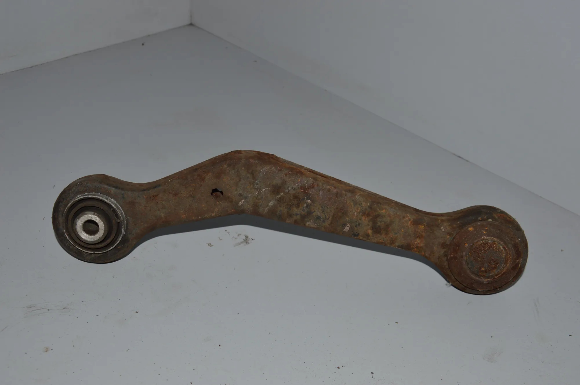 Rear Left Control Arm – OEM 000 · BMW 7 (E38) 740 i, iL 1999