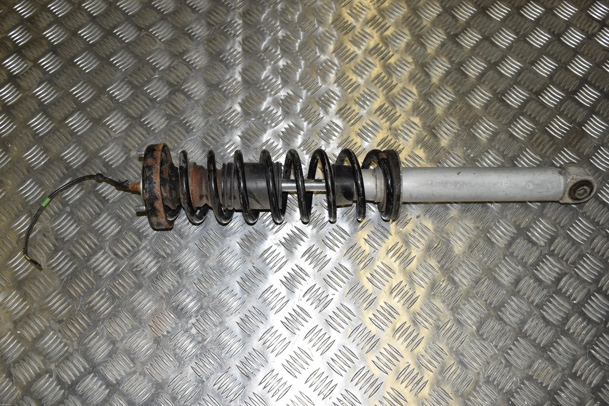 Rear Right Shock Absorber · BMW 5 (E39) BMW 5 (E39) 2000