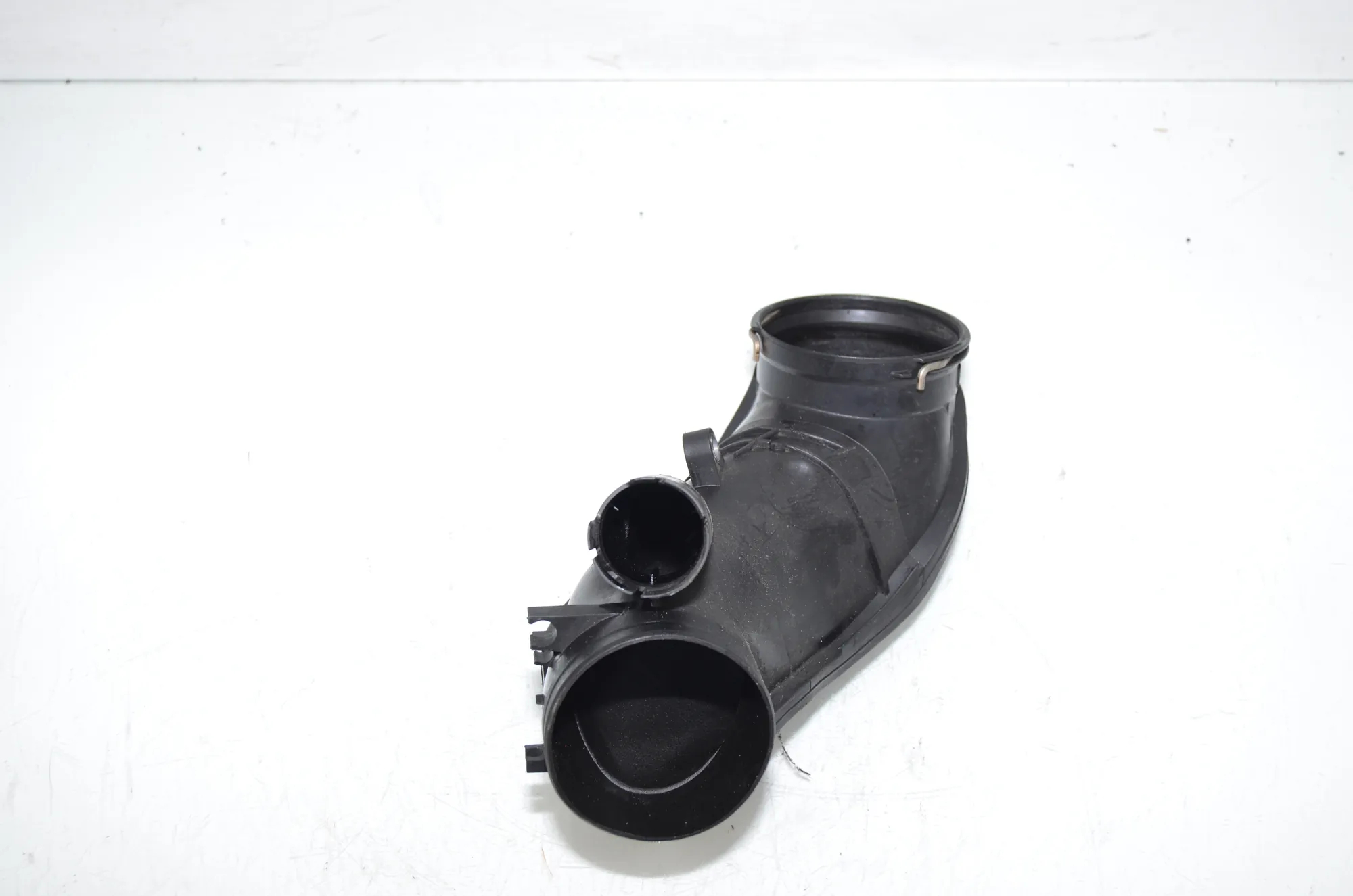 Air Intake Tube – OEM 7807493 · BMW 5 Touring (F11) 530 d xDrive 2012 – 3