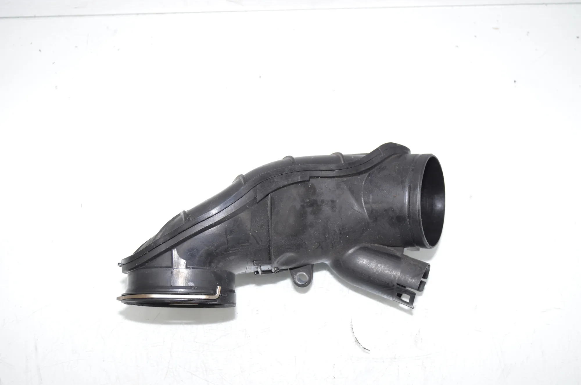 Air Intake Tube – OEM 7807493 · BMW 5 Touring (F11) 530 d xDrive 2012