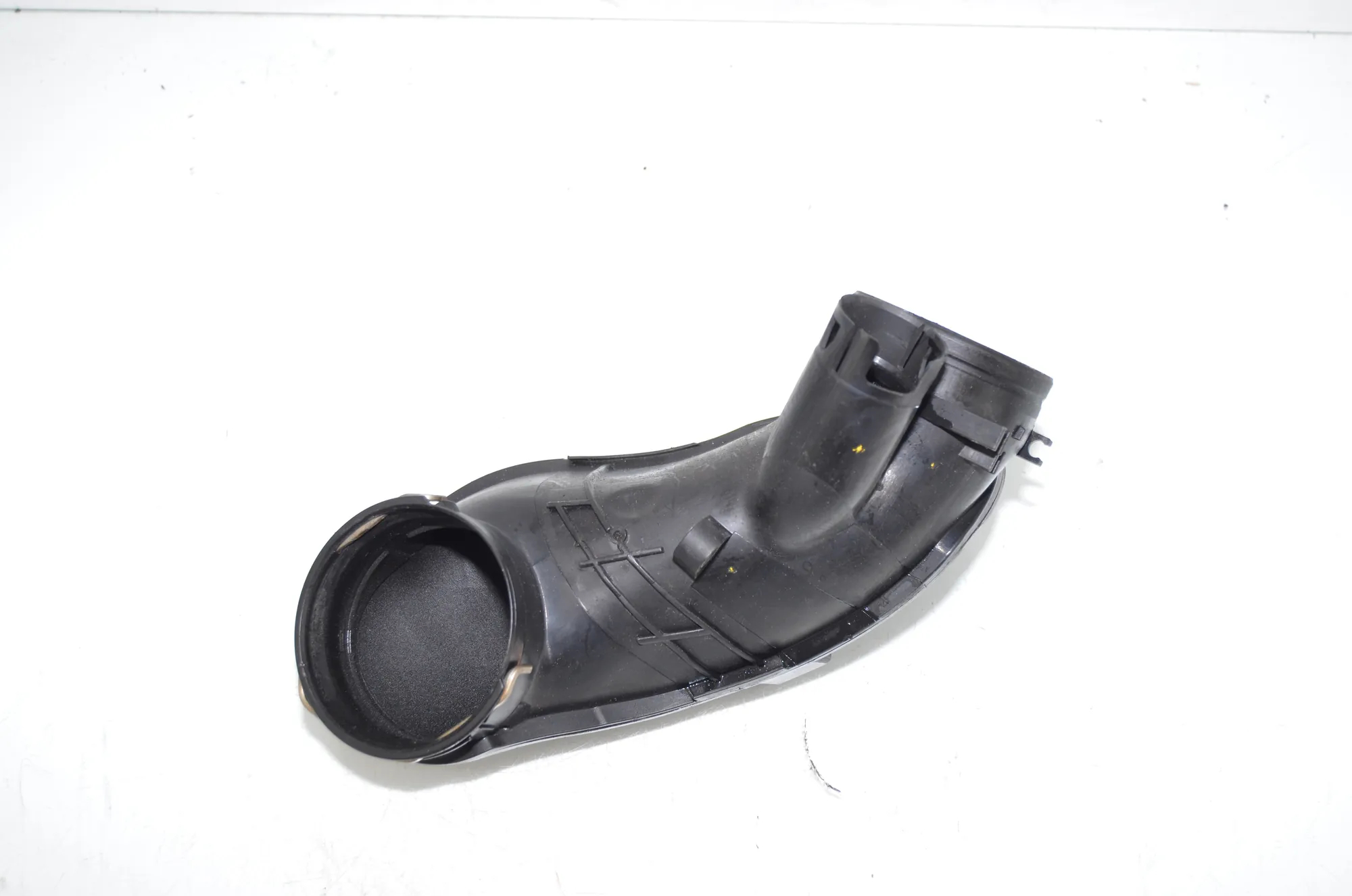 Air Intake Tube – OEM 7807493 · BMW 5 Touring (F11) 530 d xDrive 2012 – 2