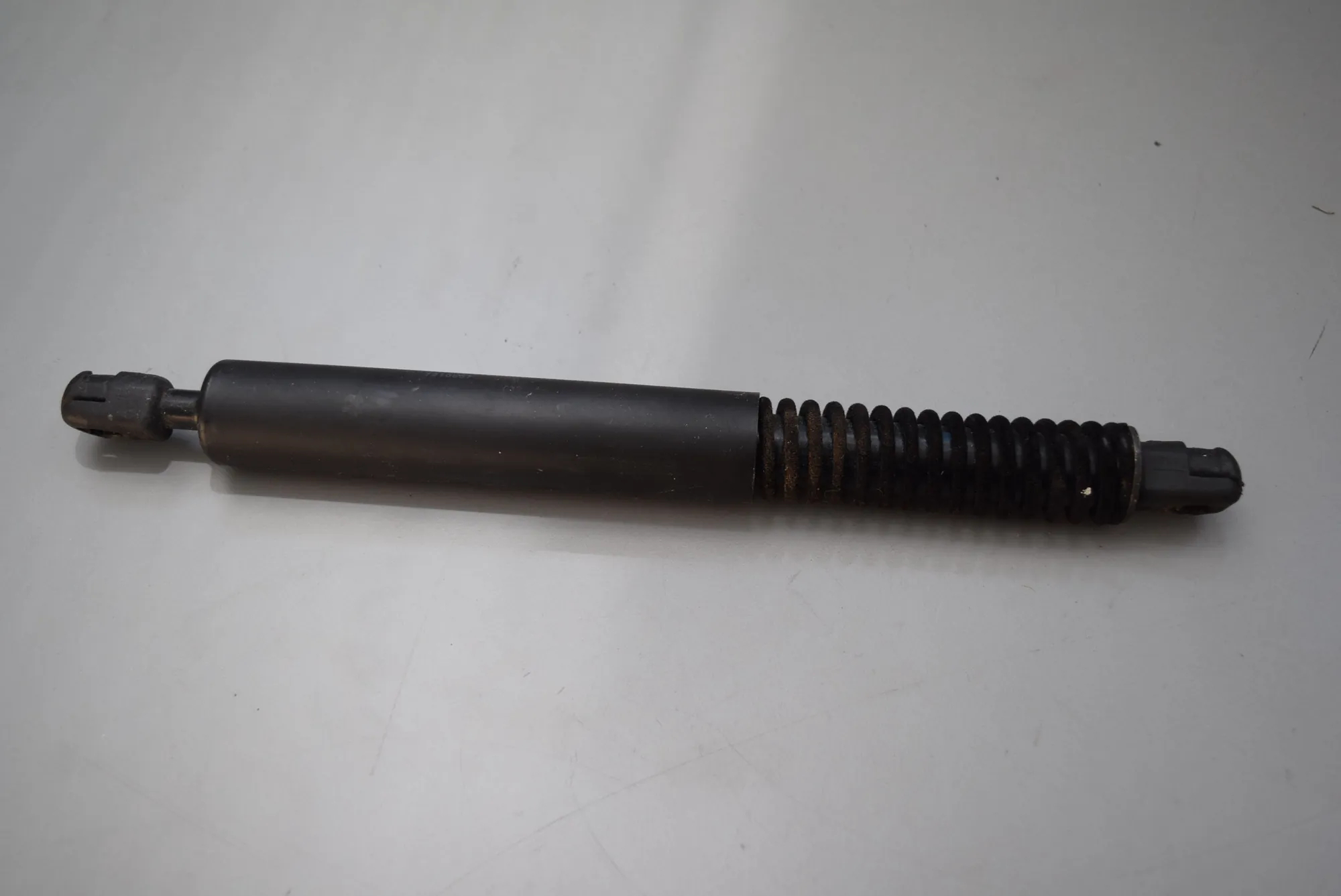 Right Side Tailgate Gas Strut – OEM 7210557 · BMW 5 Touring (F11) BMW 5 Touring (F11) 2010