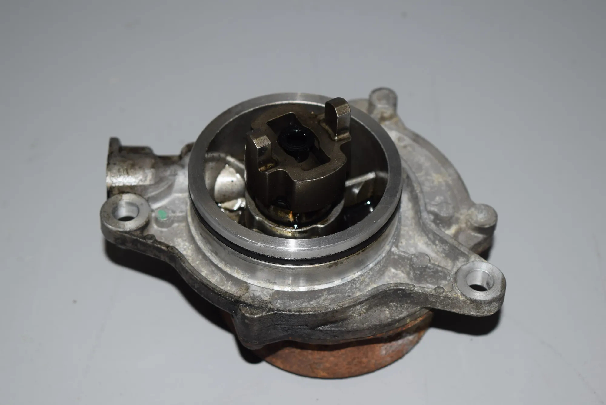 Vacuum Pump – OEM 7791232 · BMW 5 Touring (E61) 530 d 2005