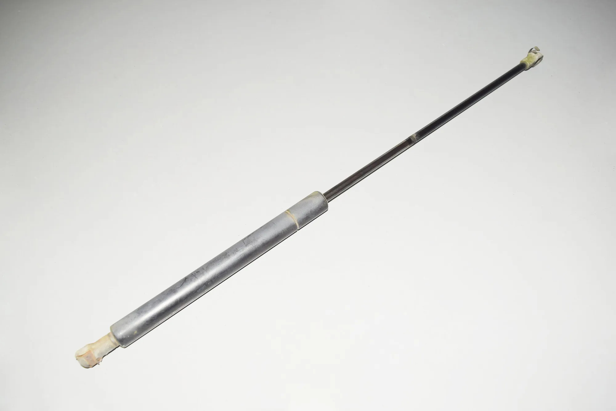 Left Side Tailgate Gas Strut · LAND ROVER RANGE ROVER III (L322) 4.4 4x4 2002 – 3