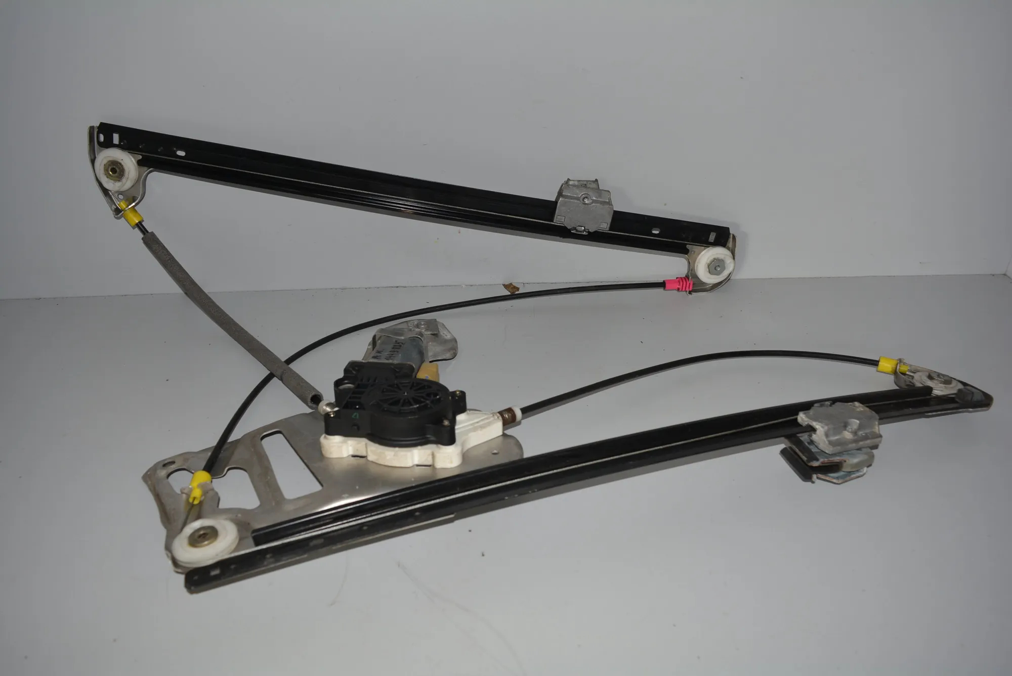 Front Left Door Window Regulator – OEM 8265207 · LAND ROVER RANGE ROVER III (L322) 4.4 4x4 2002 – 2