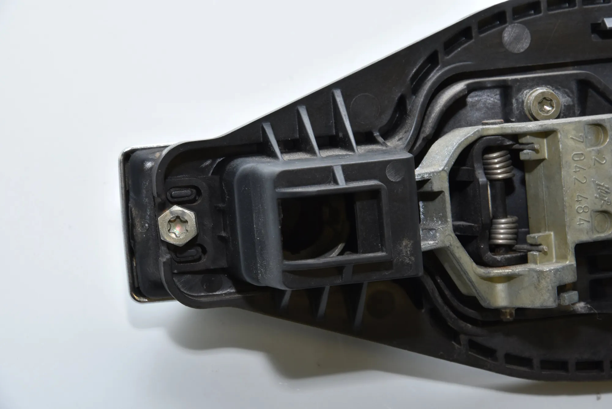 Rear Left Door Exterior Handle – OEM 7042488 · LAND ROVER RANGE ROVER III (L322) 4.4 4x4 2002 – 6
