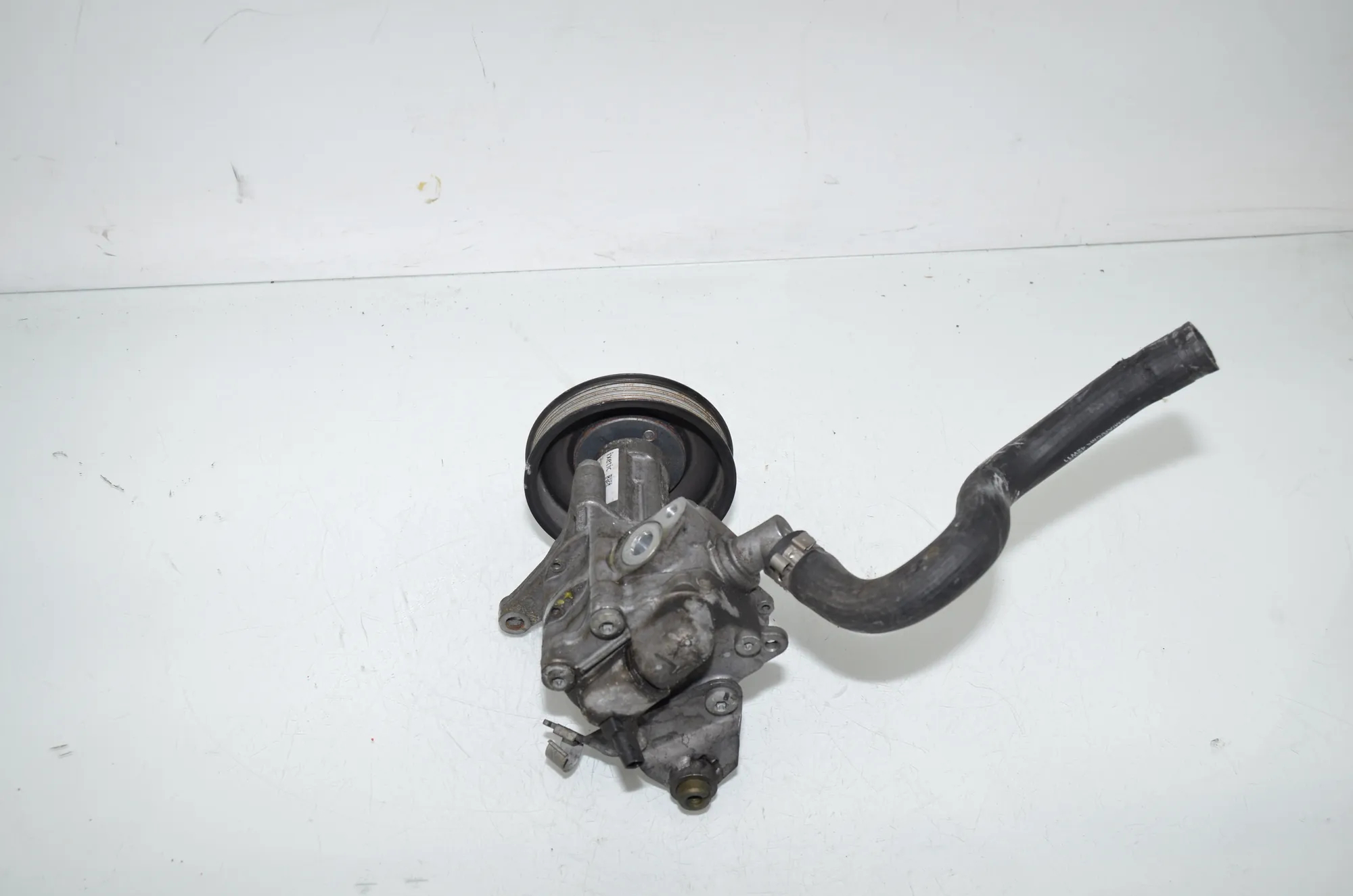 Power Steering Pump – OEM 6867159 · BMW 5 Touring (F11) 530 d xDrive 2012 – 3